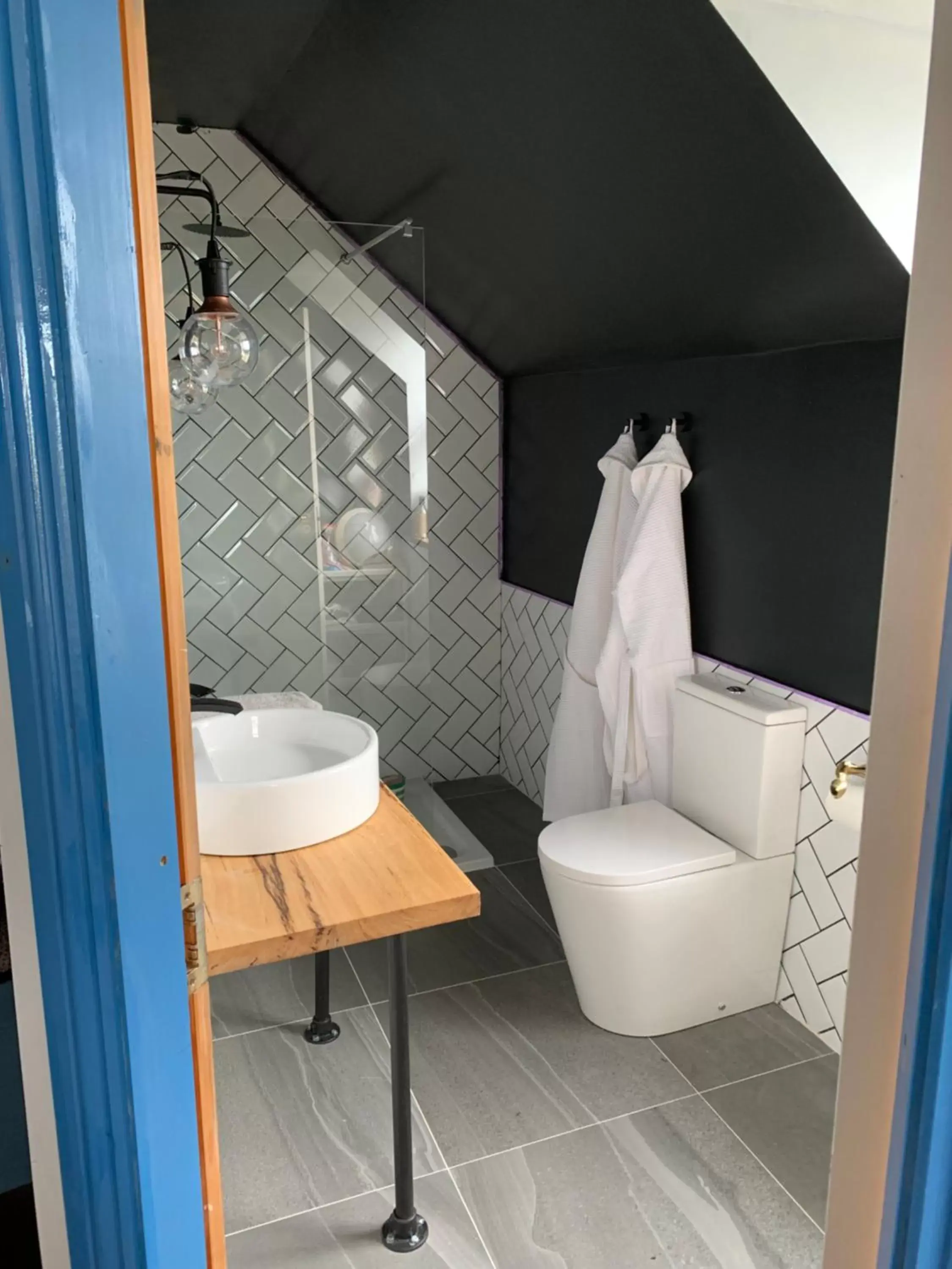 Shower, Bathroom in Heir Island House