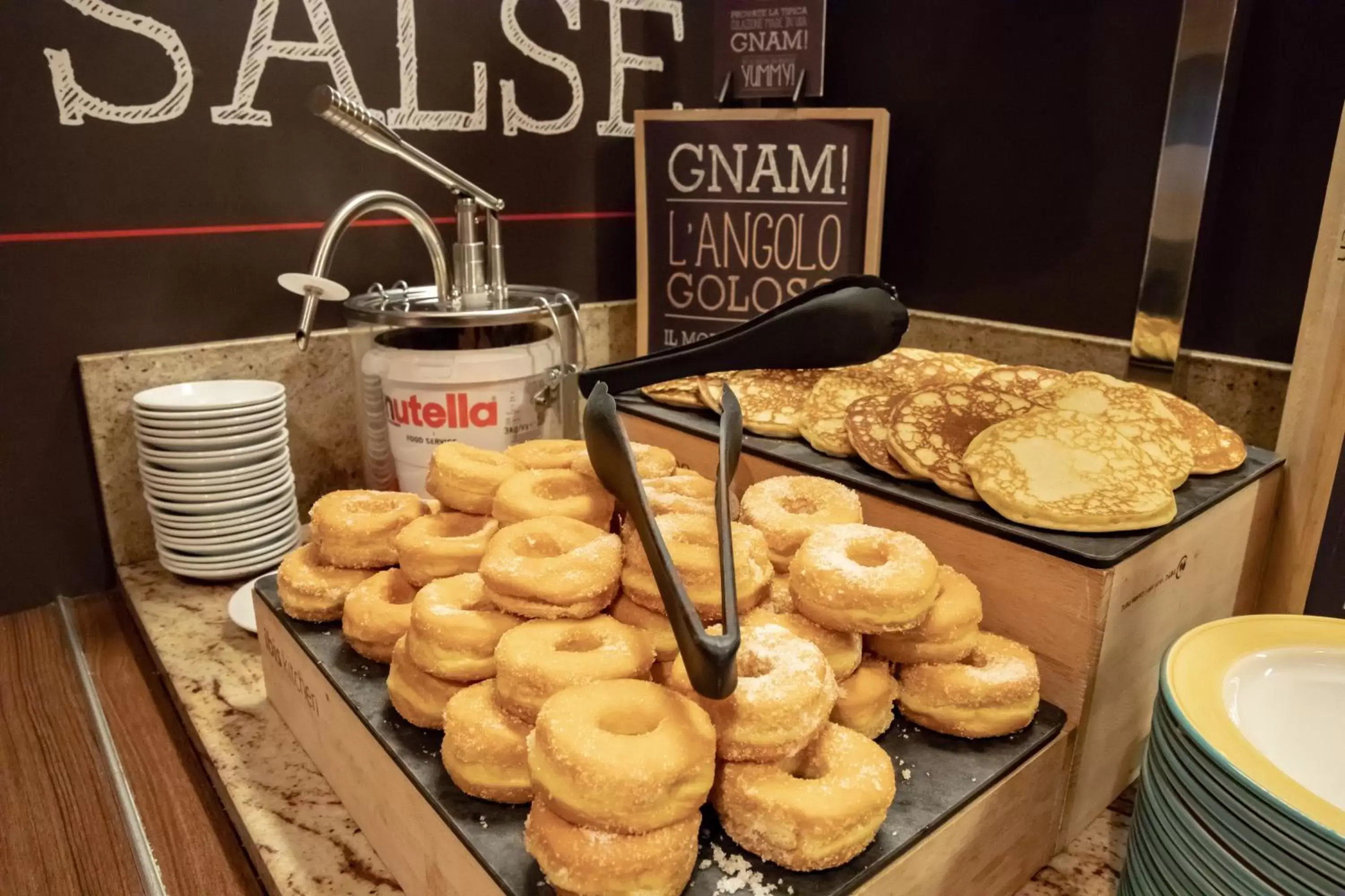 Buffet breakfast in Hotel Ibis Milano Malpensa