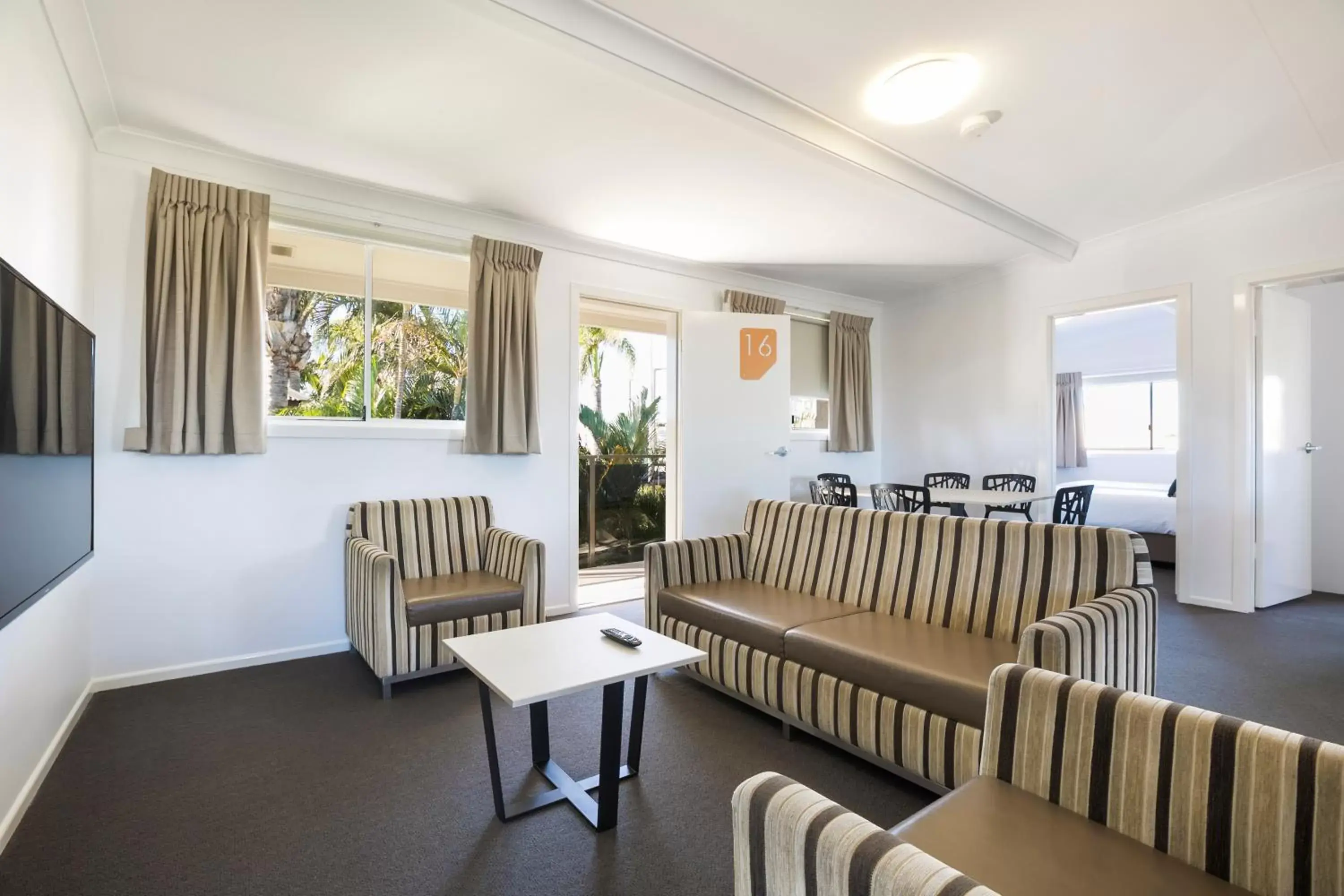 Living room, Seating Area in Nightcap at Golden Beach Tavern