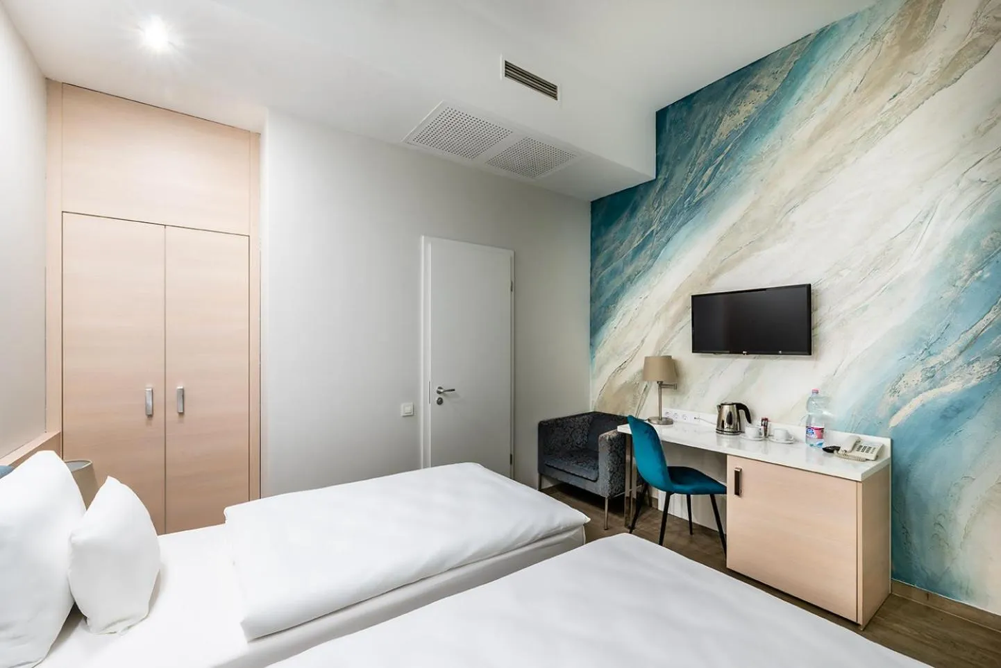 Photo of the whole room, Bed in Atrium Fashion Hotel