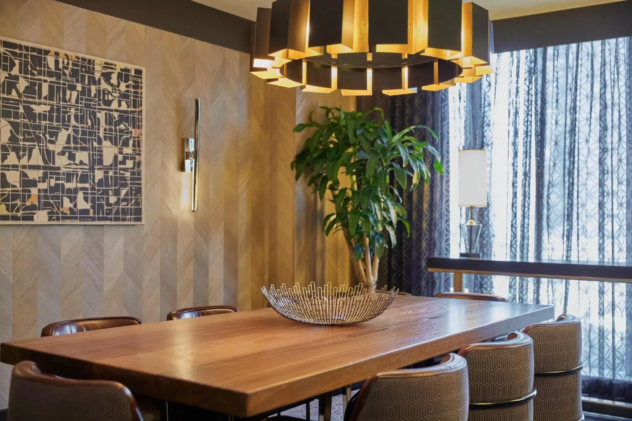 Photo of the whole room, Dining Area in Loews Chicago Hotel