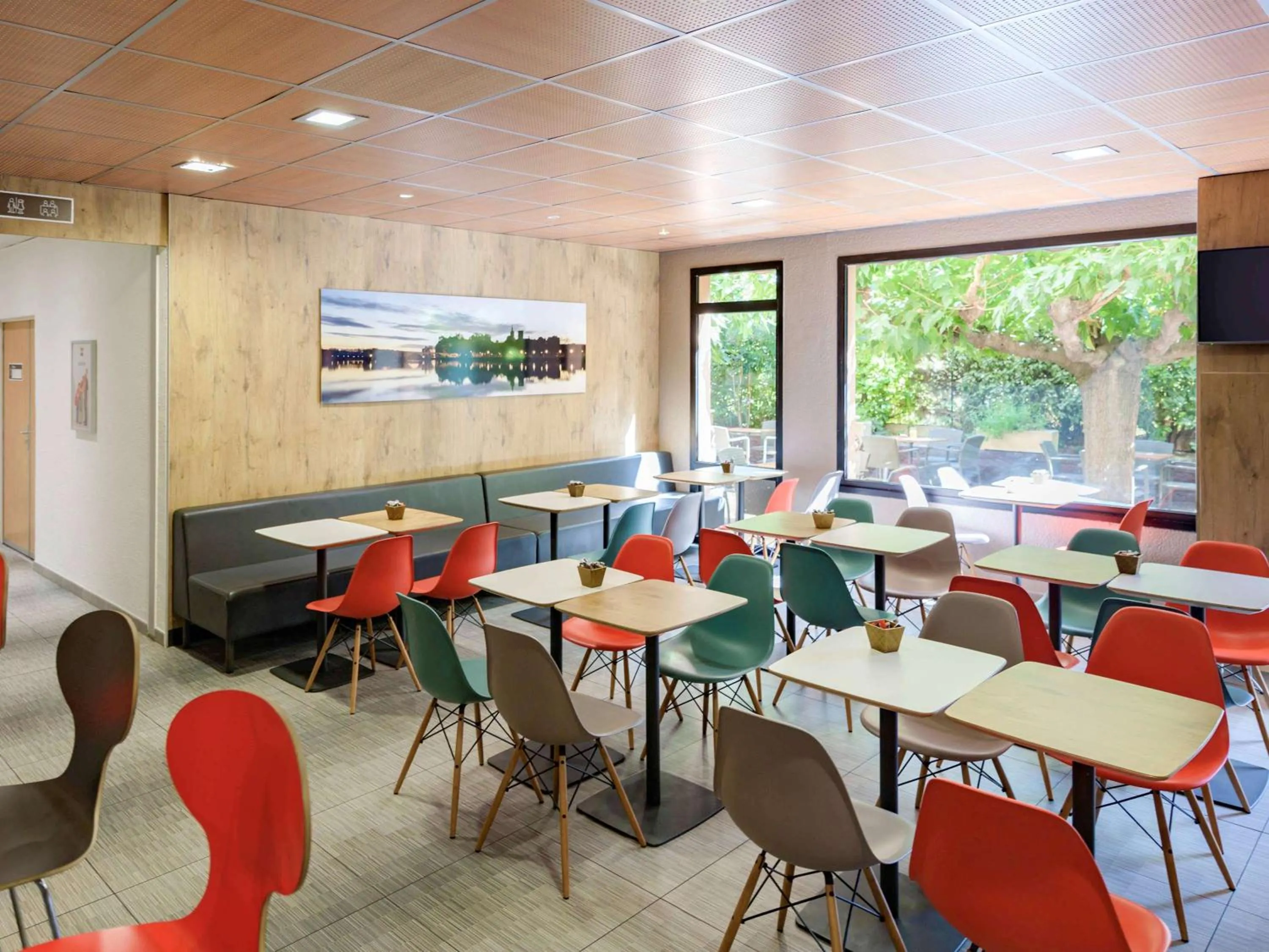 Restaurant/places to eat in ibis Avignon Centre Pont De L'Europe