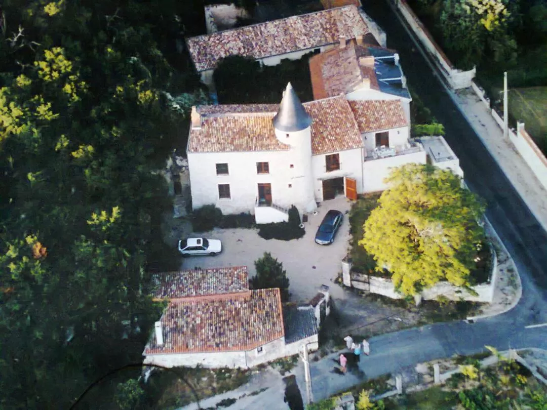 Property logo or sign, Bird's-eye View in Manoir Le Cristal - Futuroscope a petit prix , grandes chambres familiales 5-6 personnes ,