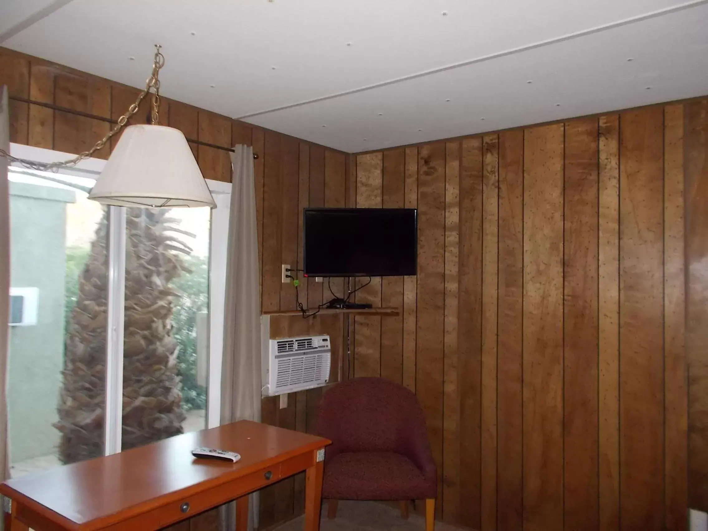 Photo of the whole room, TV/Entertainment Center in Atomic Inn Beatty Near Death Valley