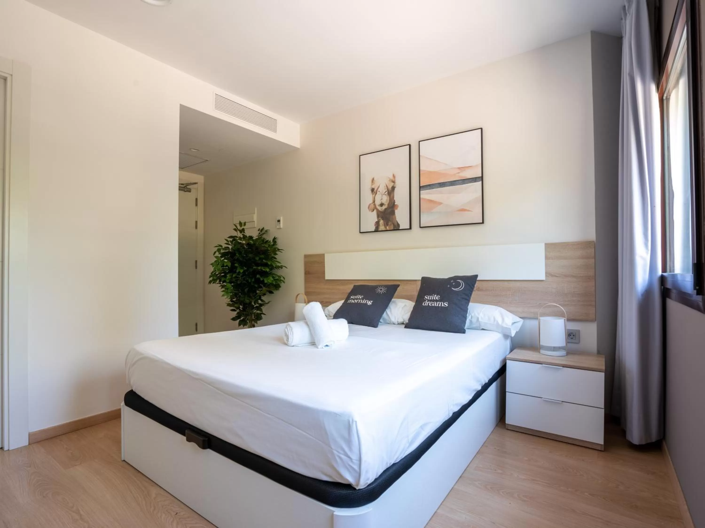 Bed in Limehome Barcelona Carrer de Fontcoberta - Digital Access