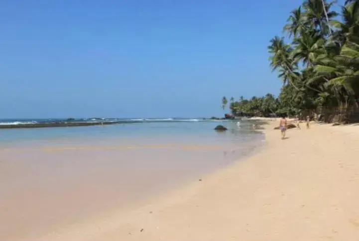 Beach in Holiday Inn Unawatuna