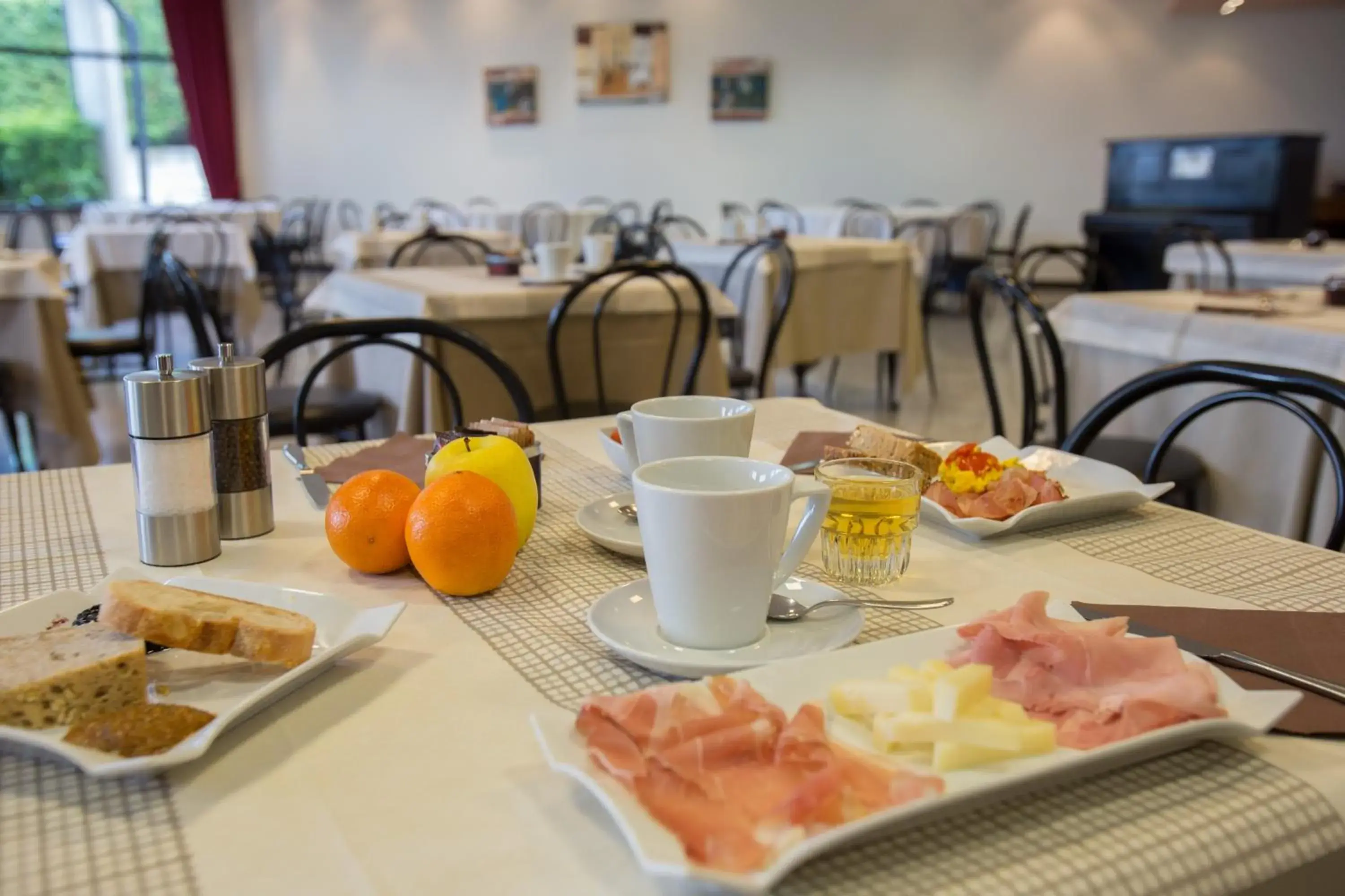 Food, Restaurant/Places to Eat in Hotel Ristorante Al Fiore