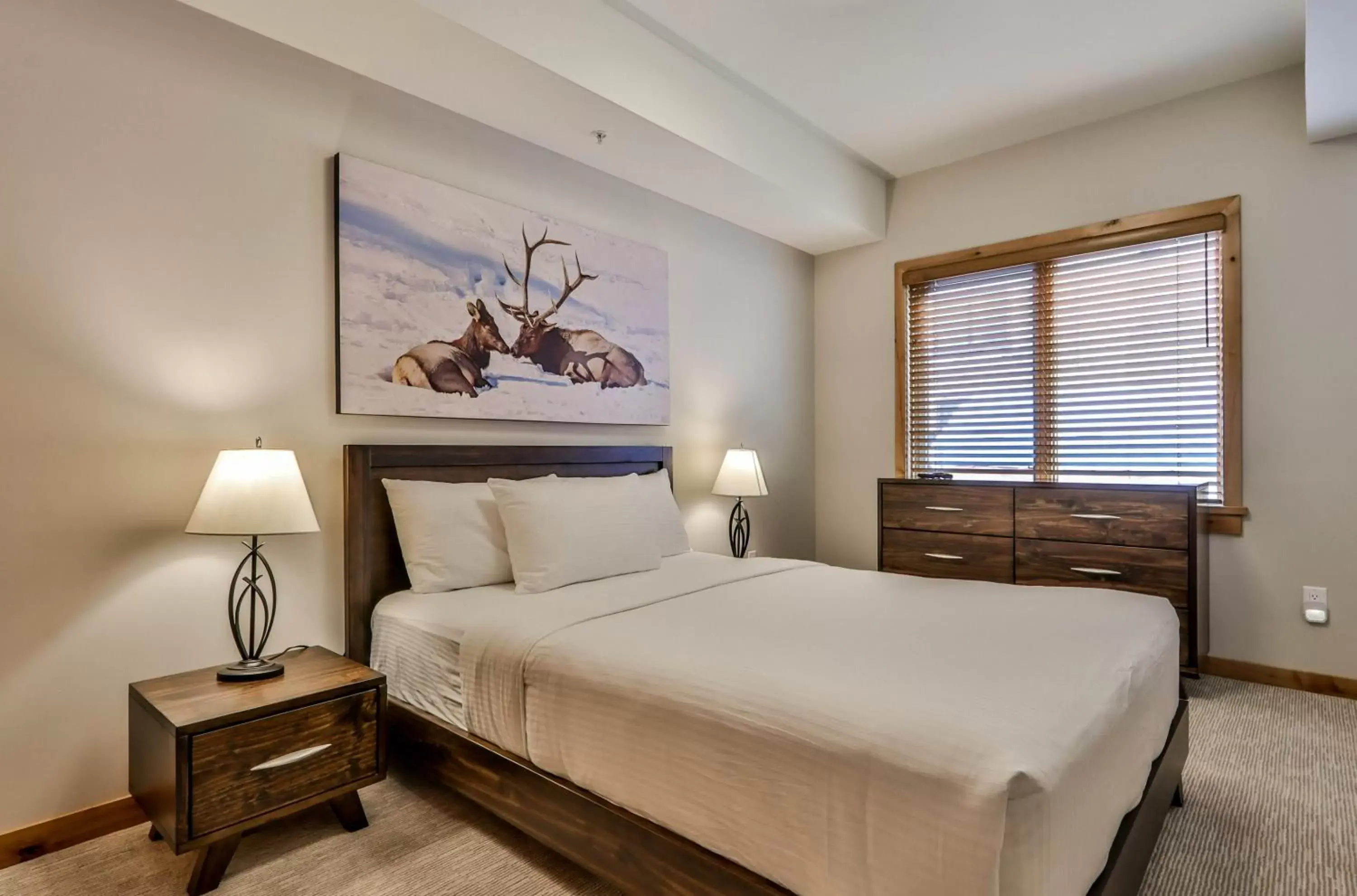 Bedroom, Bed in Tamarack Lodge by Spring Creek Vacations