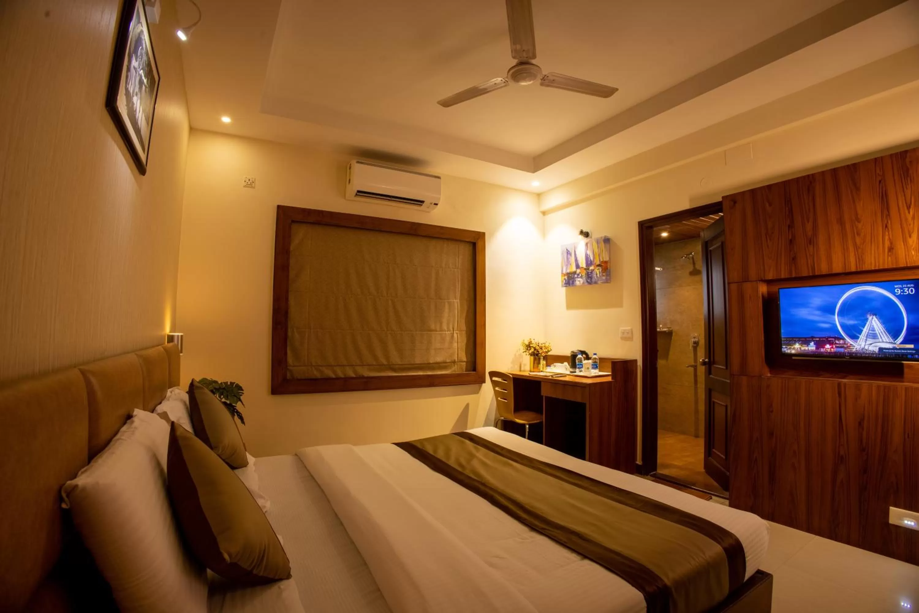 Bed in Metro Plaza Hotel by RAK Rooms, Mangaluru