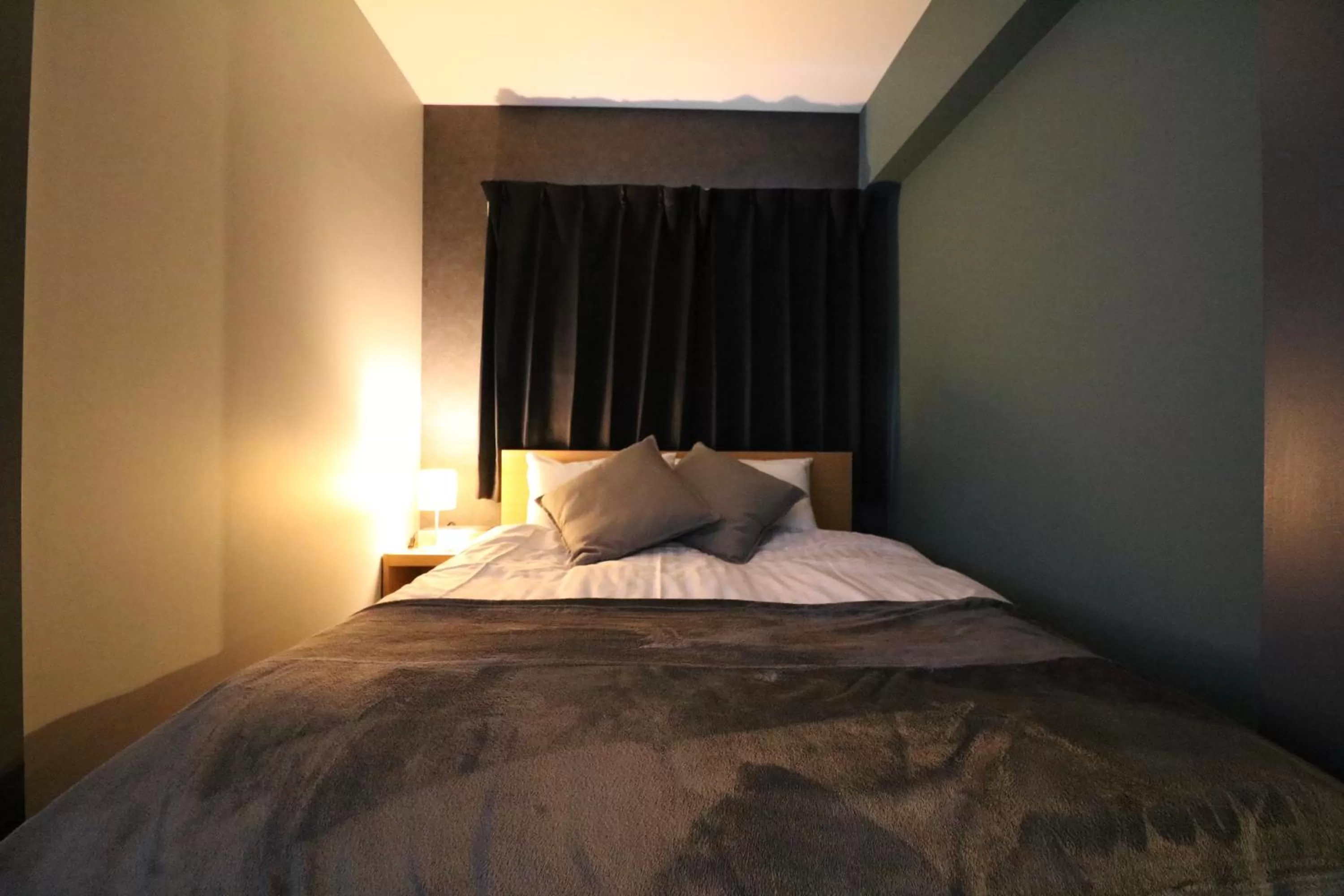 Bed in Glass Shiseikan