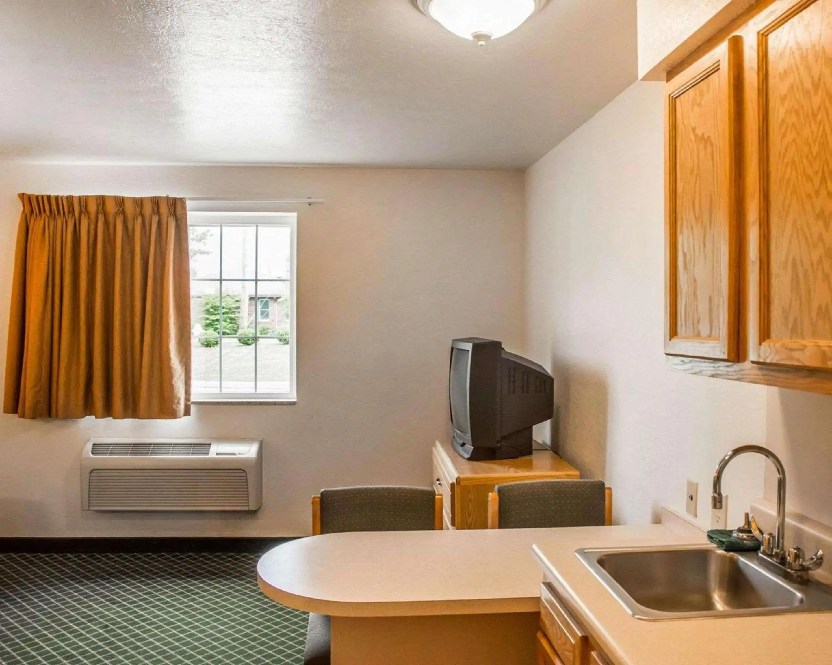 Photo of the whole room, Kitchen/Kitchenette in Suburban Studios Dayton-WP AFB