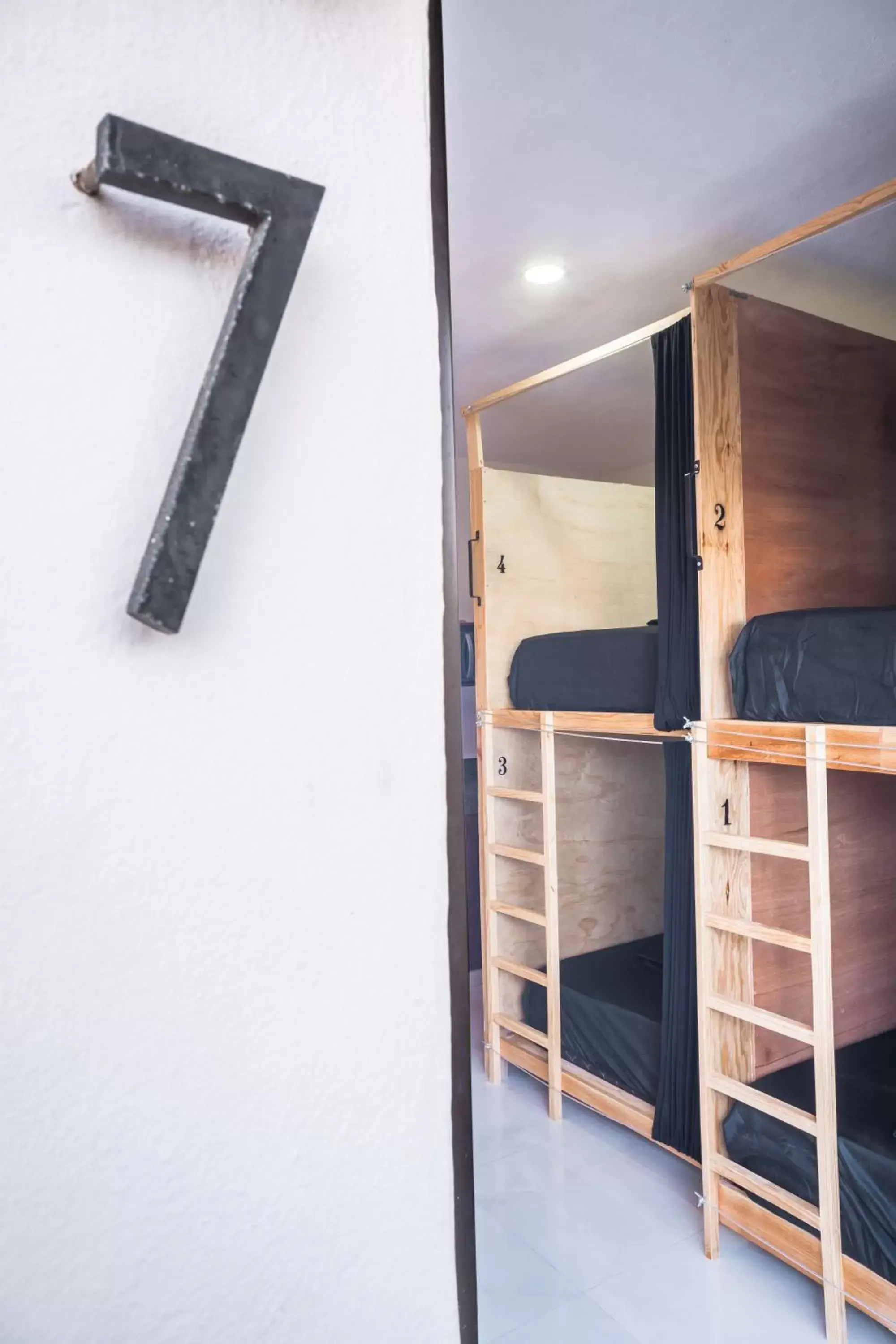 Bunk Bed in Maui hostel playa del carmen