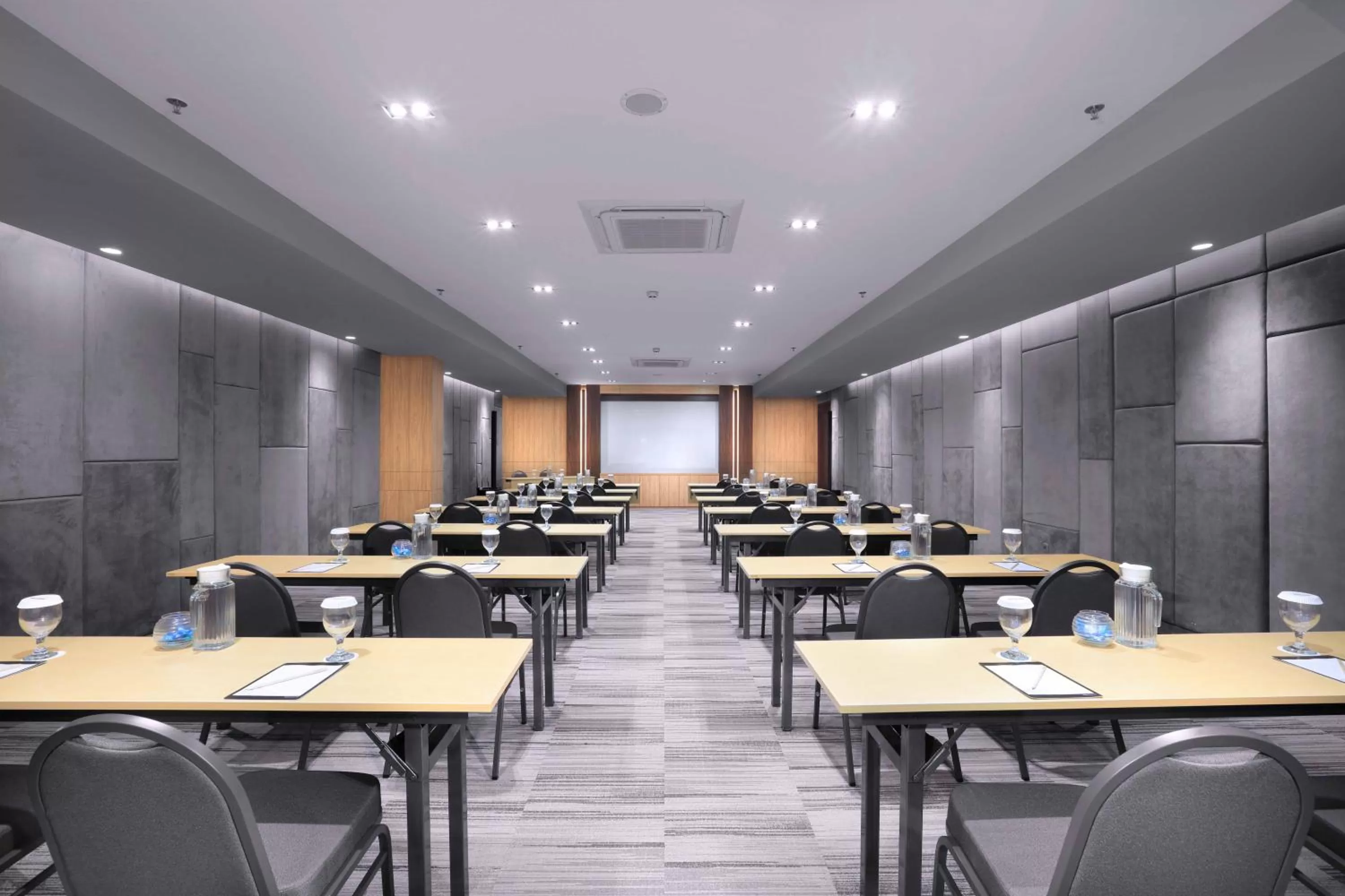 Meeting/conference room in Neo Hotel Puri Indah