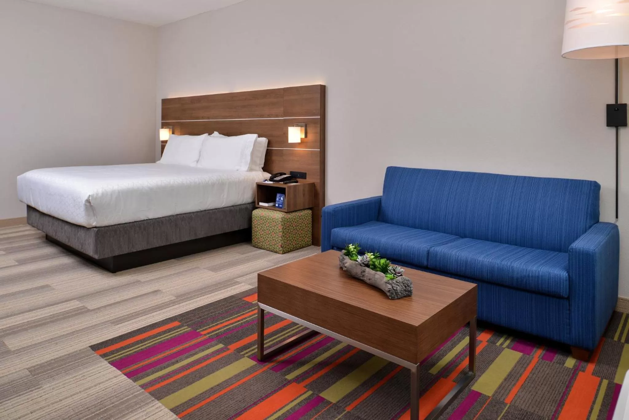 Photo of the whole room, Bed in Holiday Inn Express Melbourne West by IHG