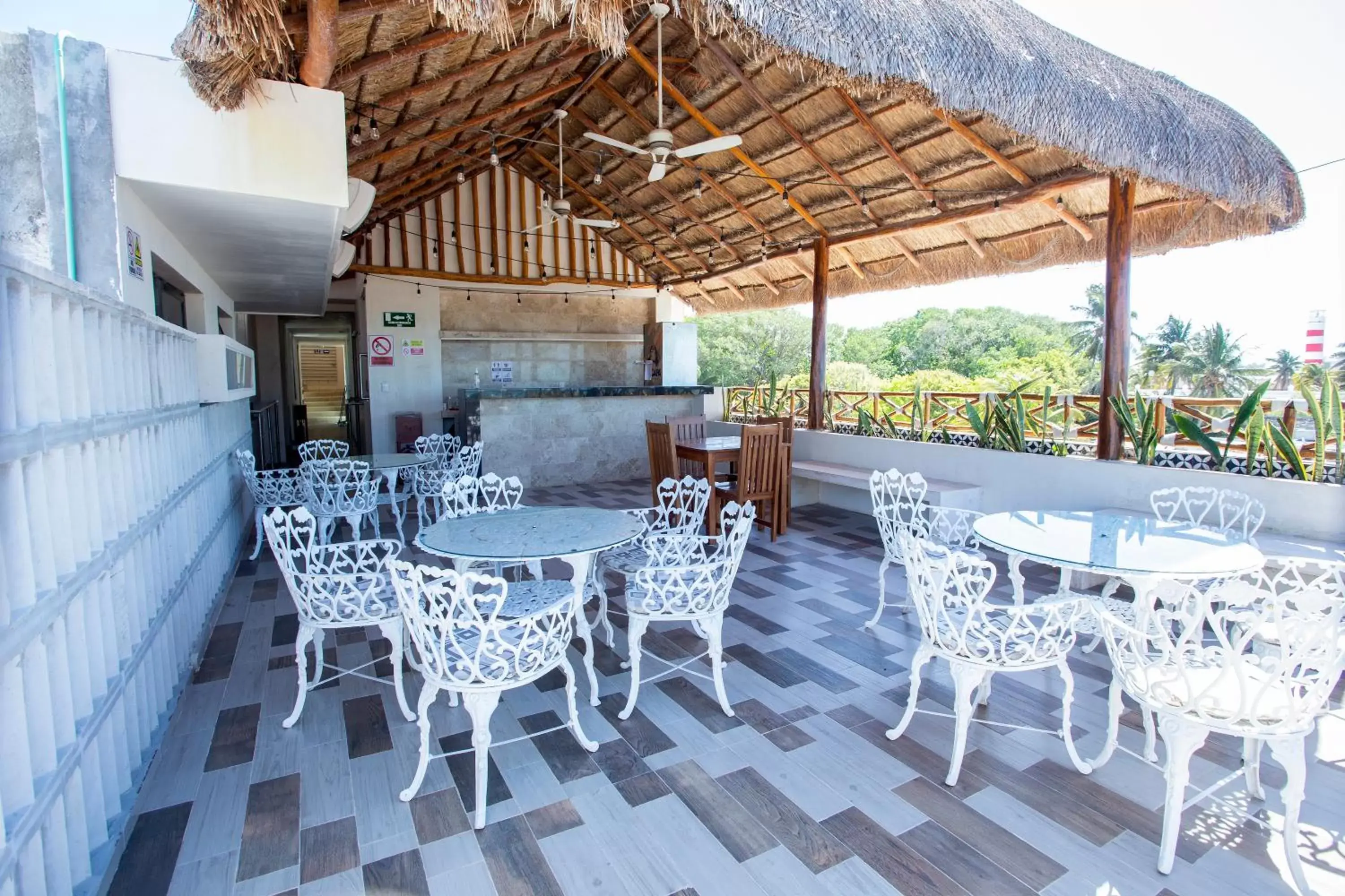 Balcony/Terrace, Restaurant/Places to Eat in La Casona de Sisal Hotel