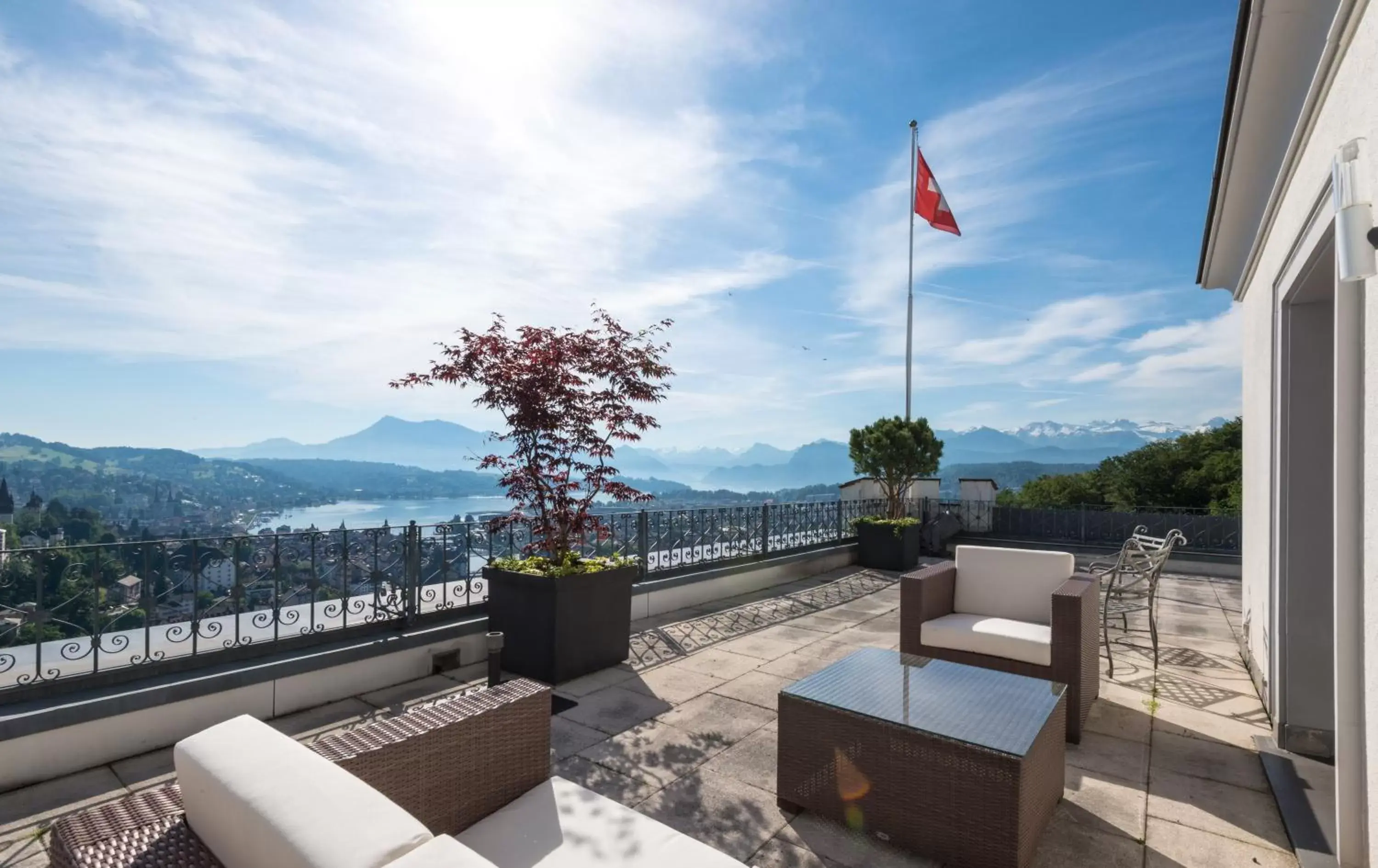 Deluxe Suite with Terrace and Lake View in Château Gütsch