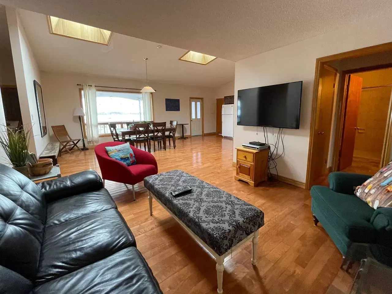 TV and multimedia, Seating Area in Hotel Wolfe Island