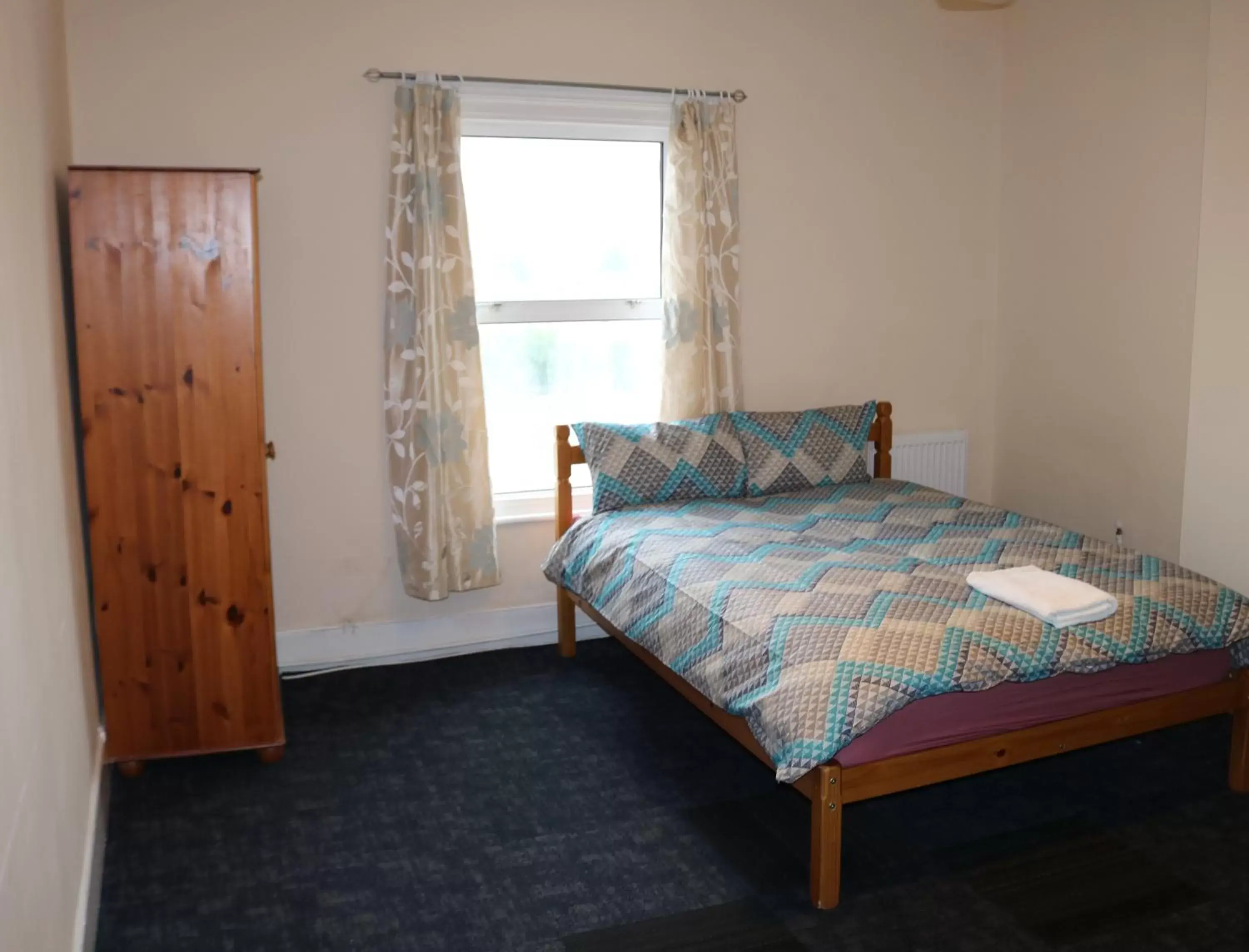 Bedroom, Bed in Lennard House