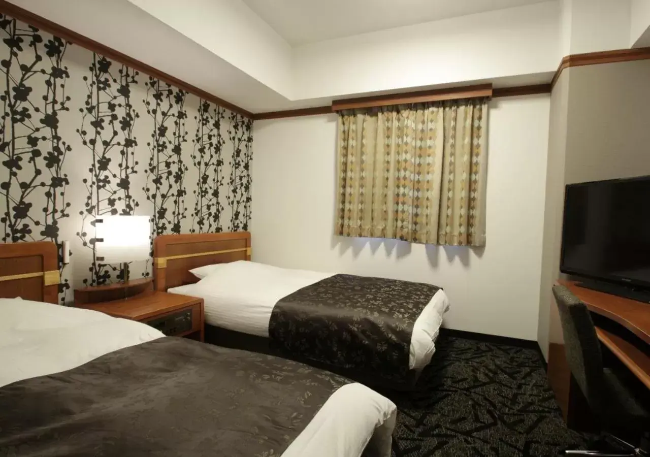 Photo of the whole room, Bed in APA Hotel Kanazawa-Nomachi