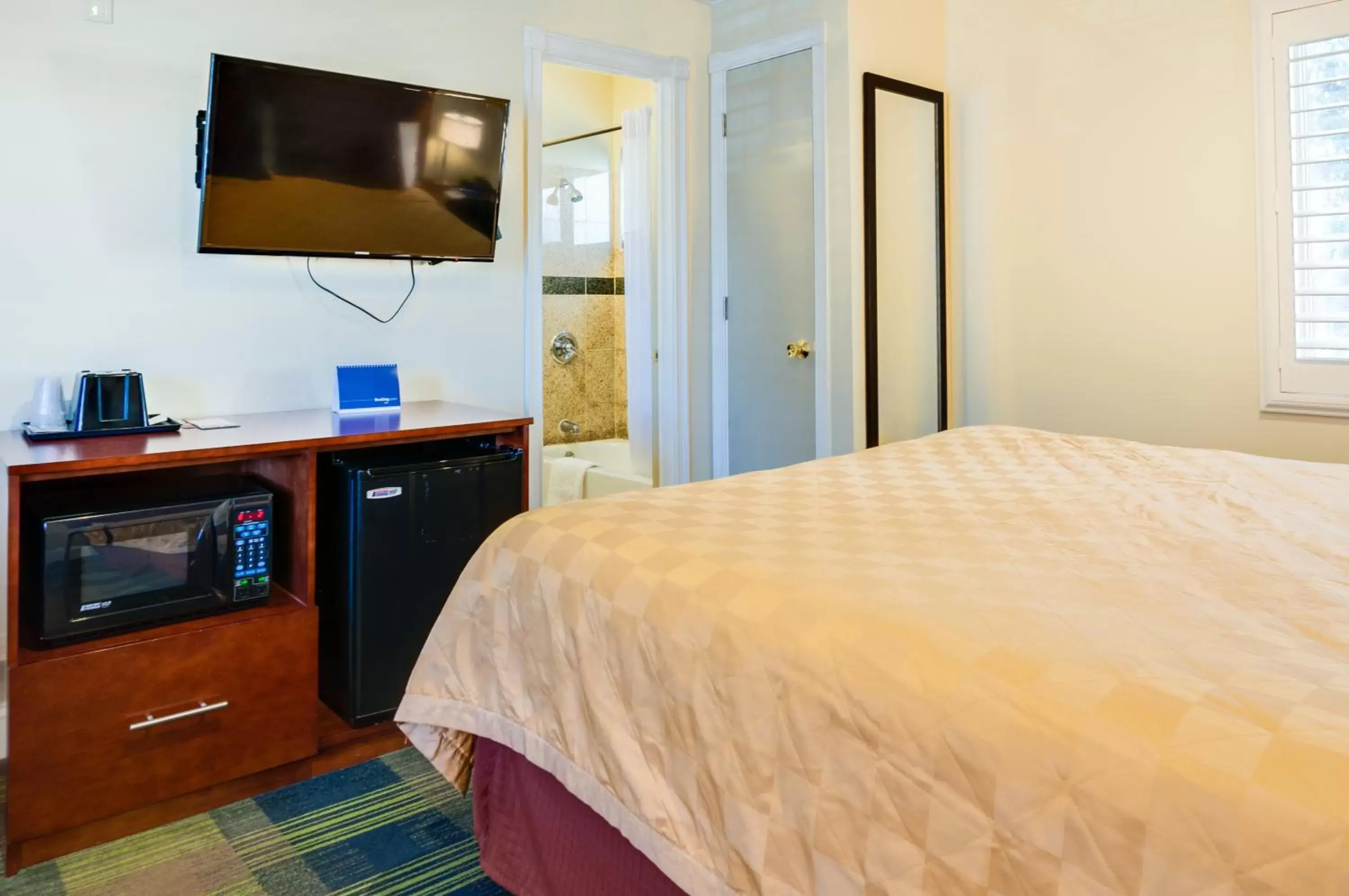 TV and multimedia, TV/Entertainment Center in Travelodge by Wyndham by Fisherman's Wharf