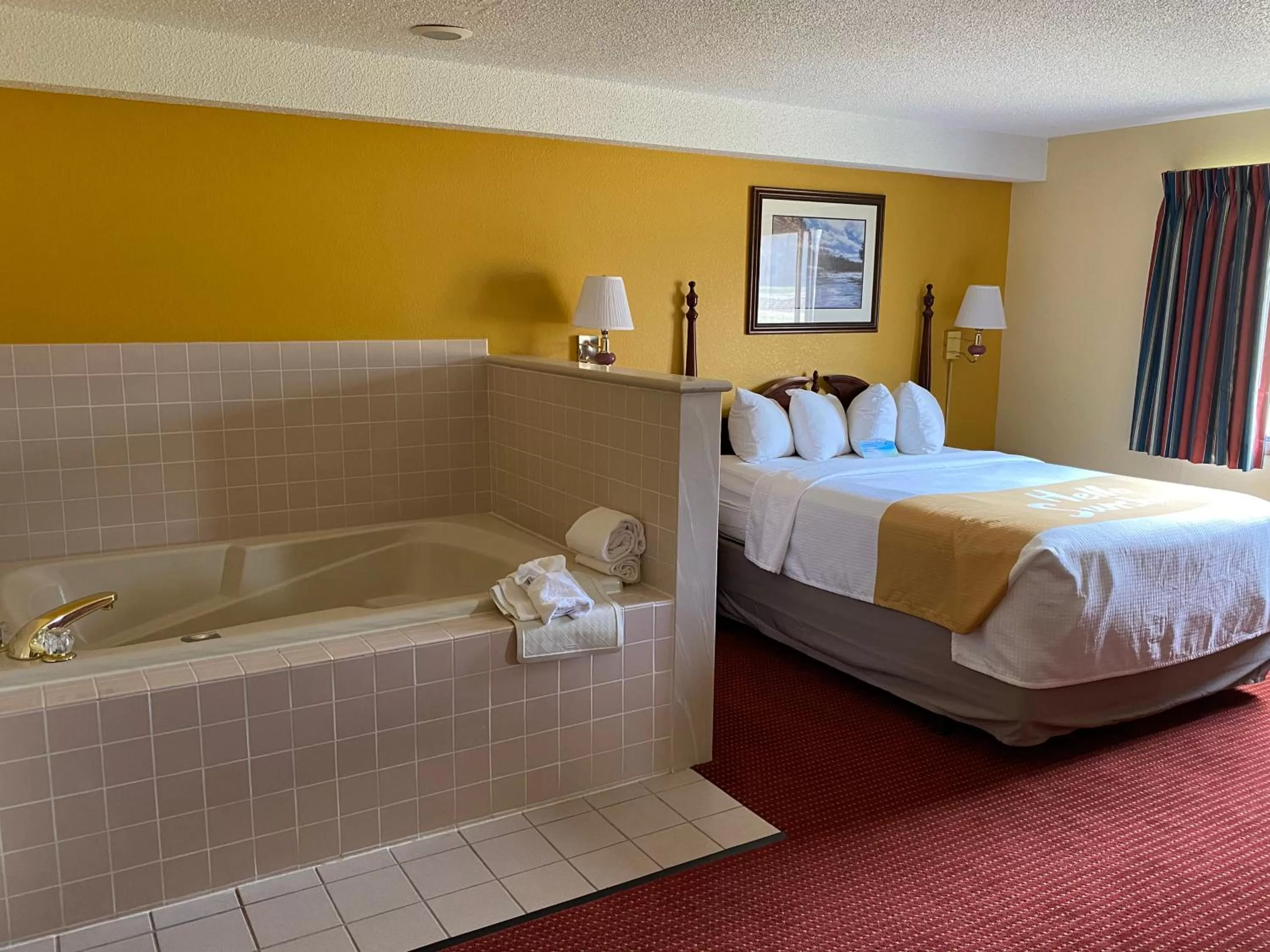 Bed in Days Inn & Suites by Wyndham Des Moines Airport