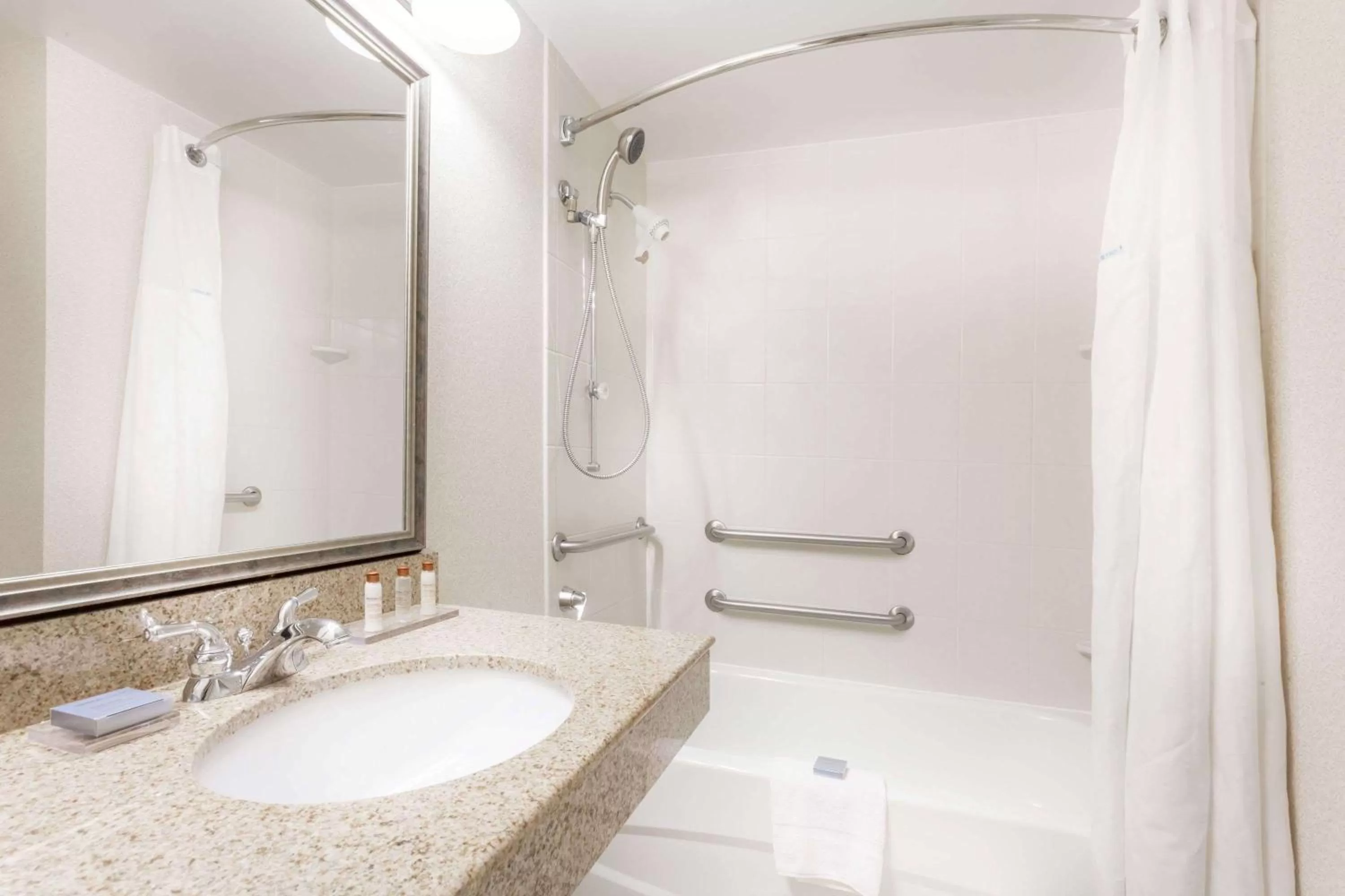 Bathroom in Wingate by Wyndham Columbia/Lexington