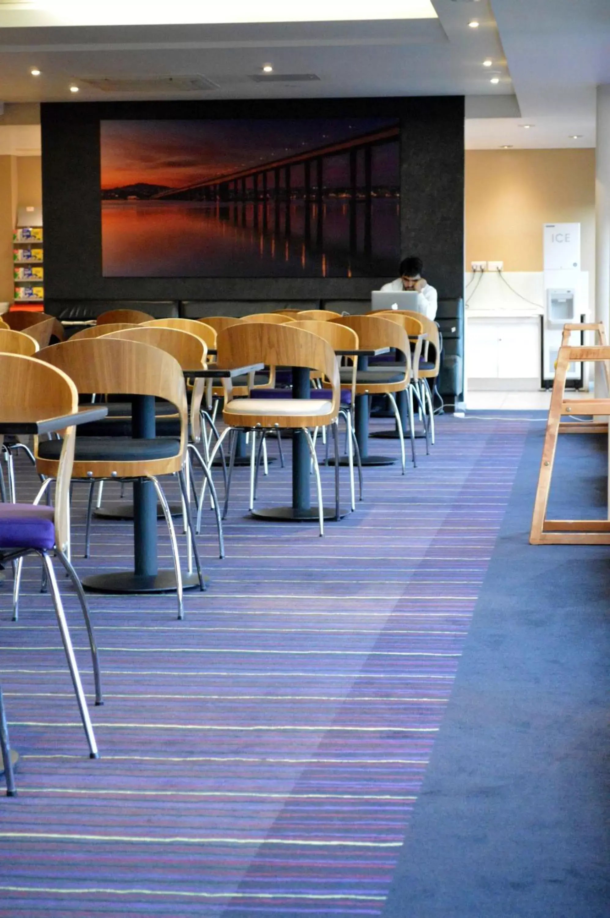 Restaurant/places to eat in Holiday Inn Express Dundee, an IHG Hotel