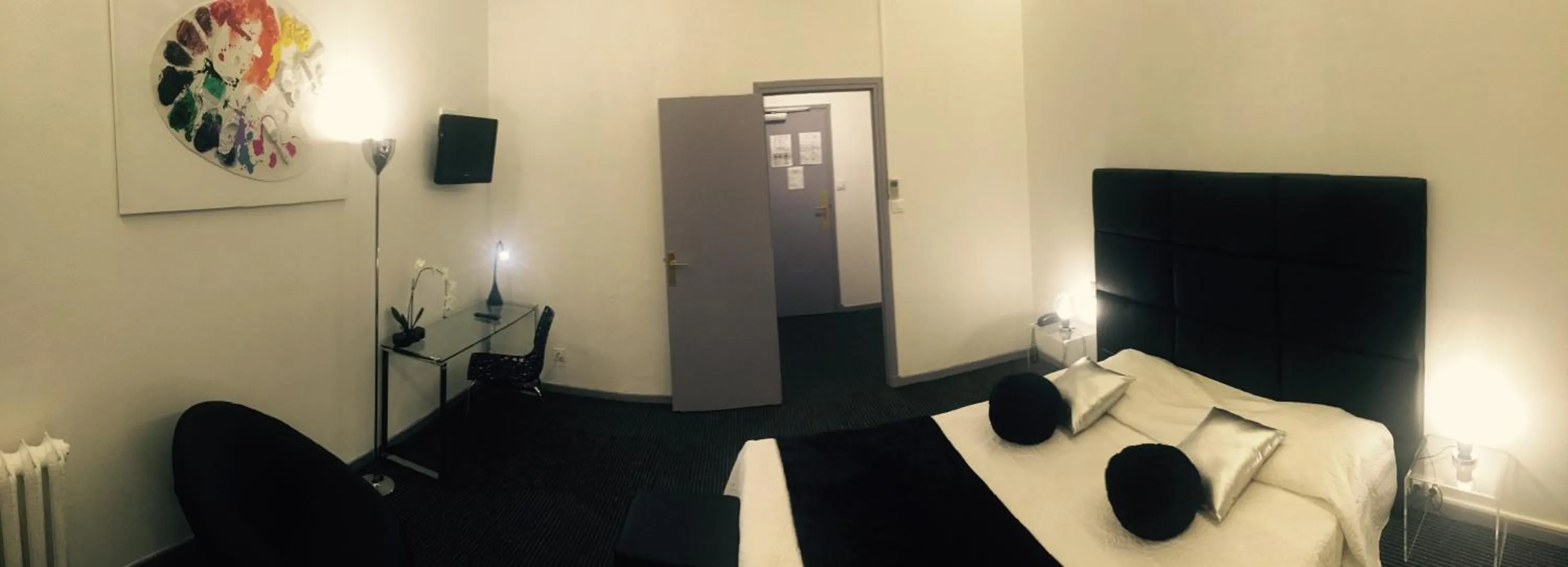 Photo of the whole room in Hôtel Le Capitole