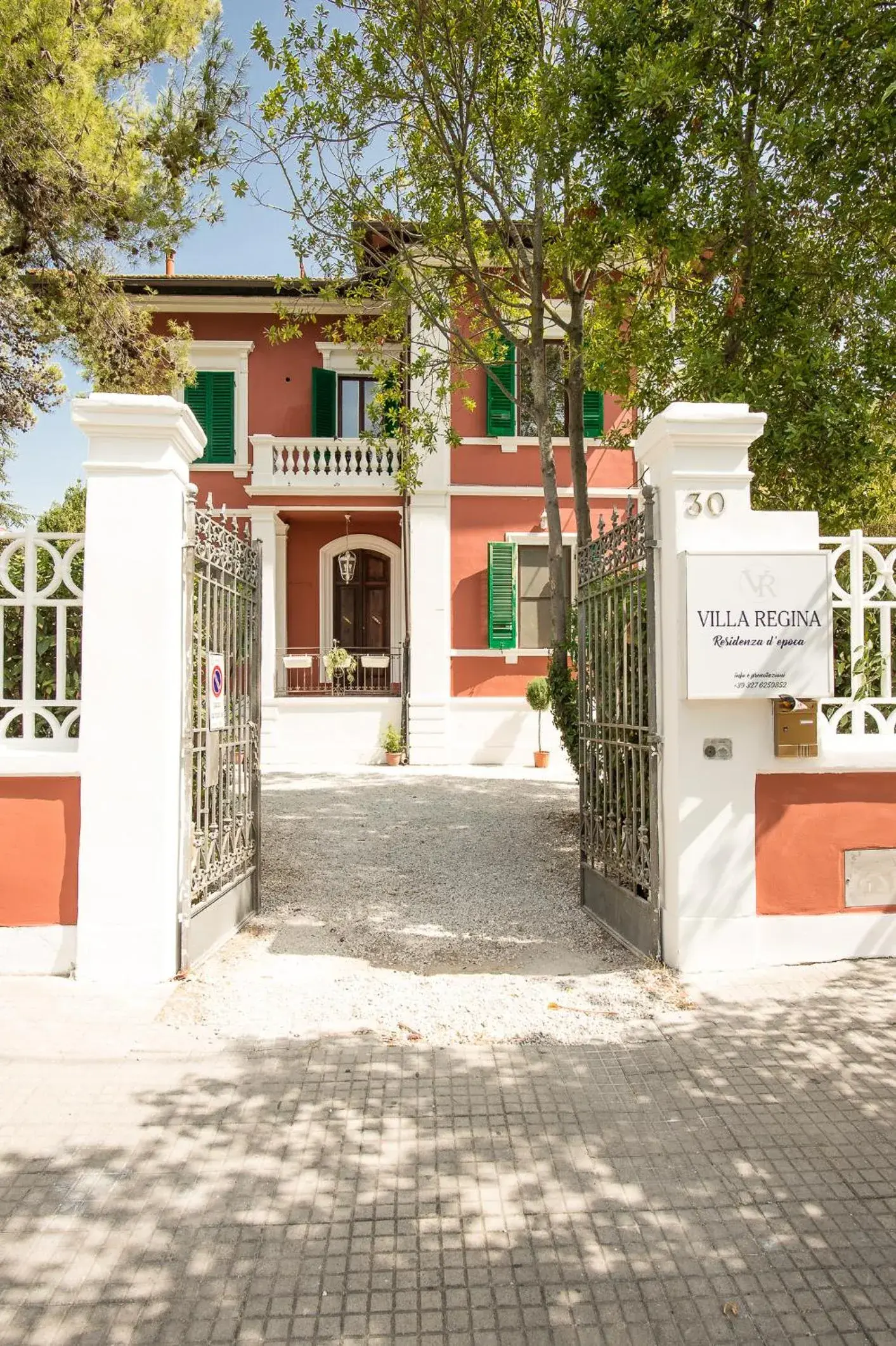 Facade/entrance, Property Building in B&B Villa Regina