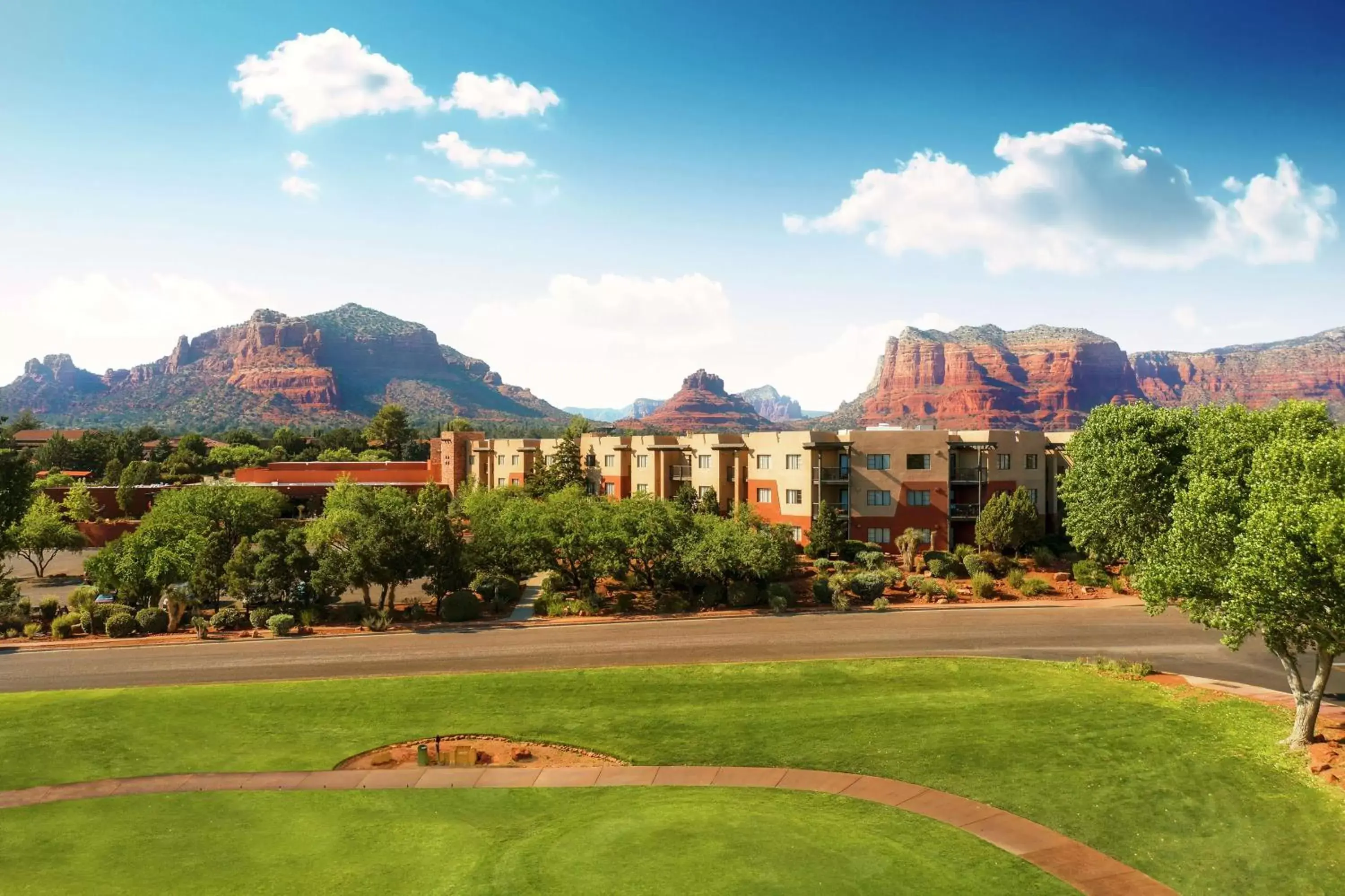 Golfcourse, Property Building in Hilton Sedona Resort at Bell Rock
