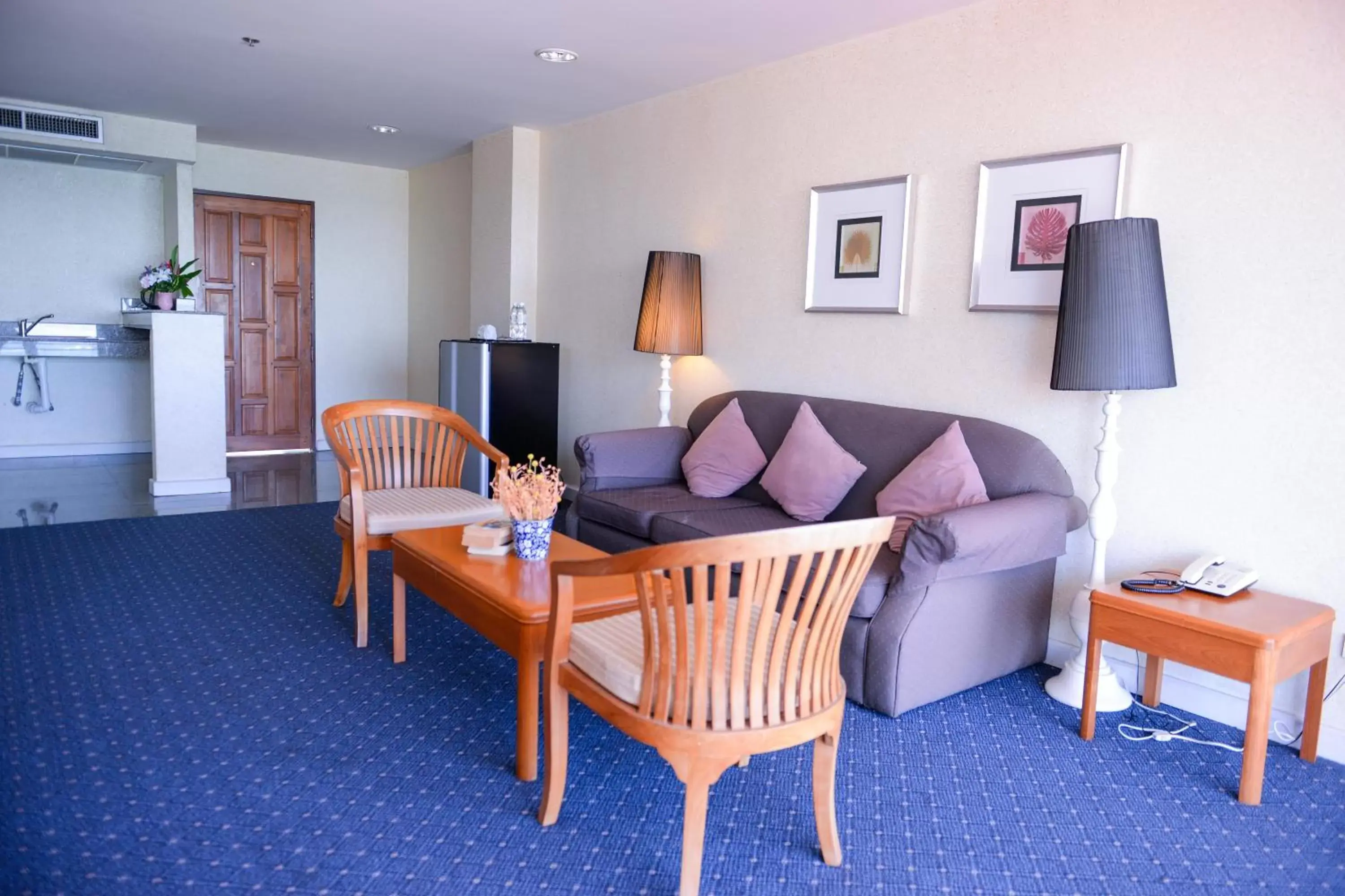 Seating Area in Sandy Spring Hotel