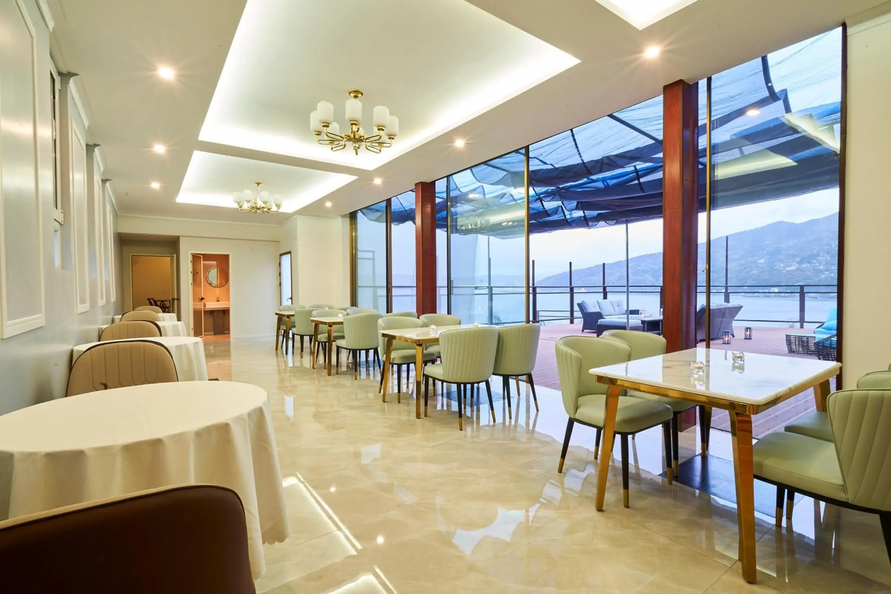 Restaurant/places to eat in HOTEL HIMALAYA SEA Restaurant/places to eat in HOTEL HIMALAYA SEA