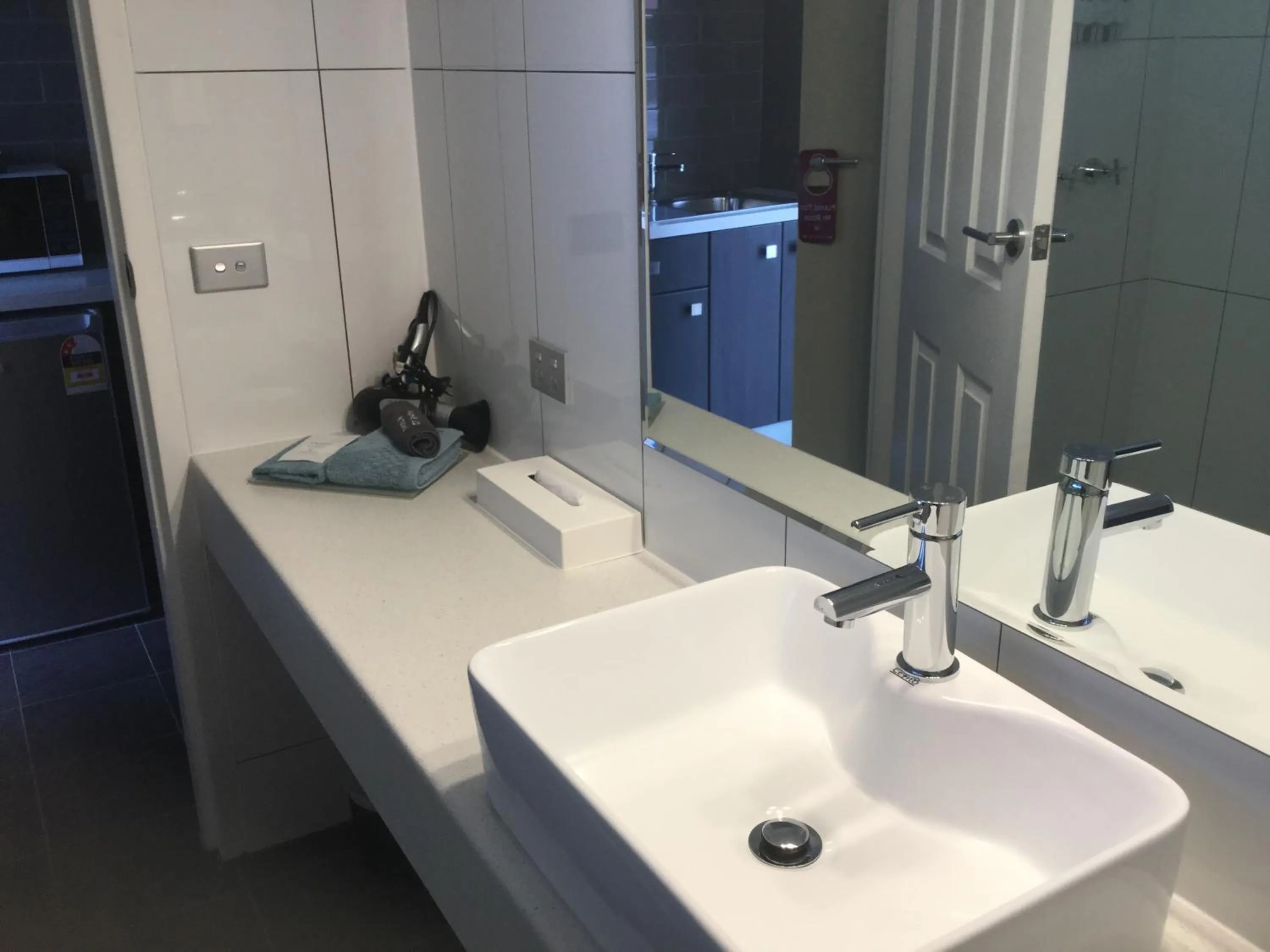 Bathroom in Albury Townhouse Motel