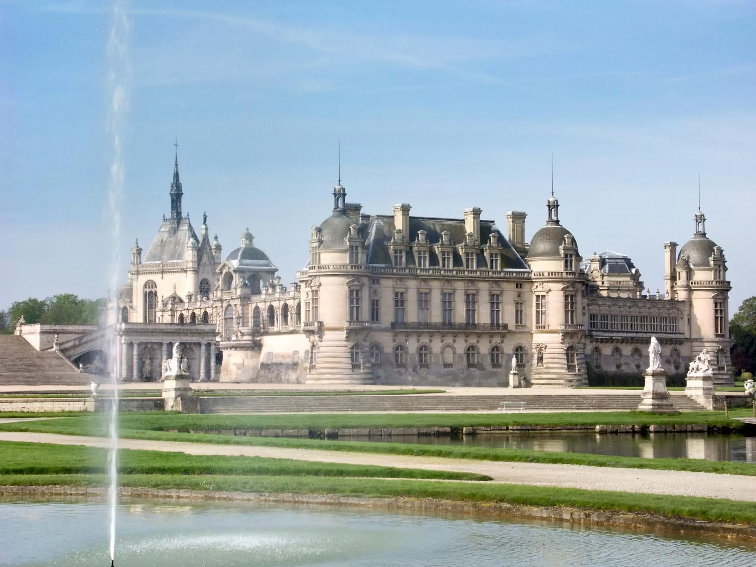 Nearby landmark in ibis Senlis