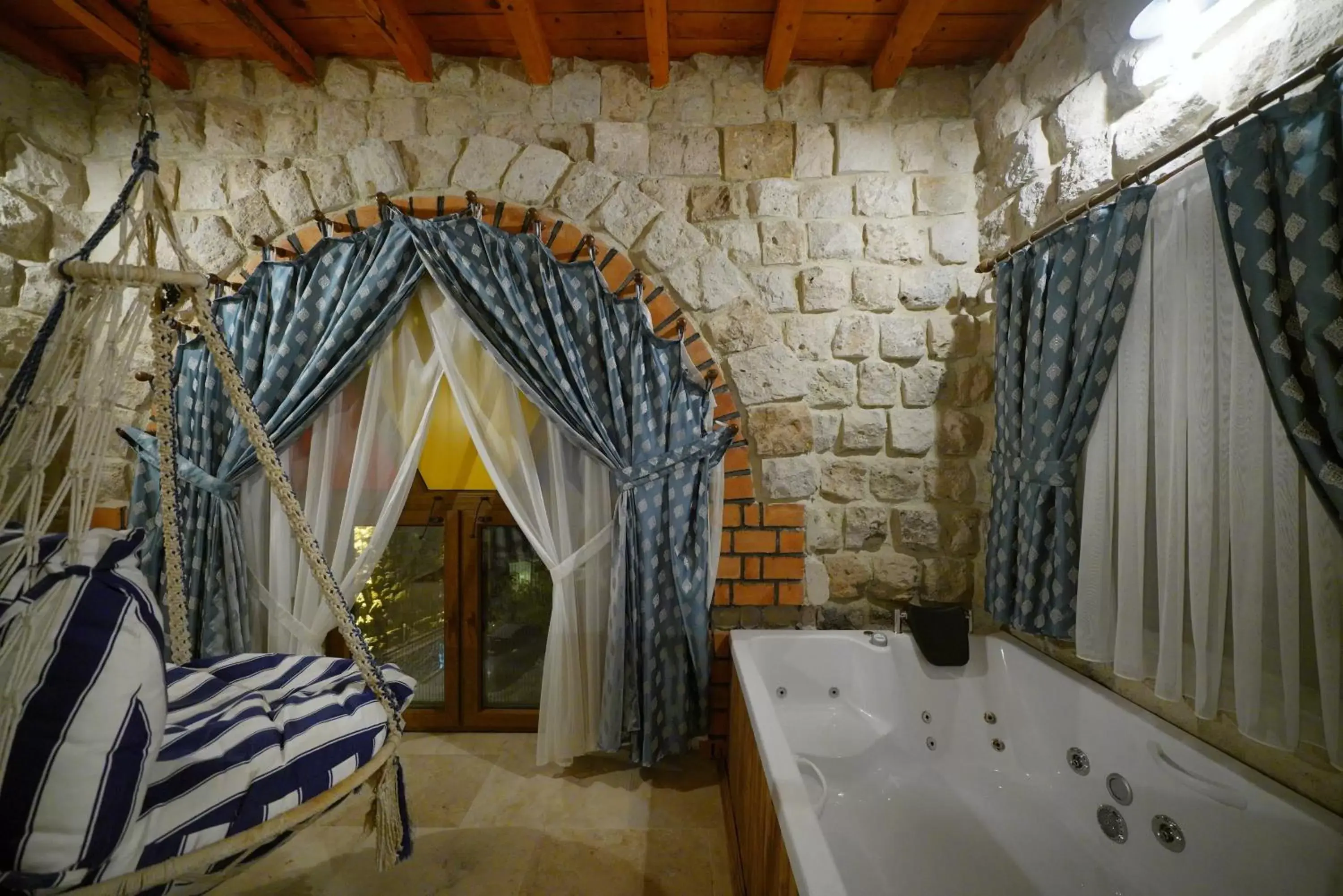 Hot Tub in Cappadocia Nar Cave House & Hot Swimming Pool