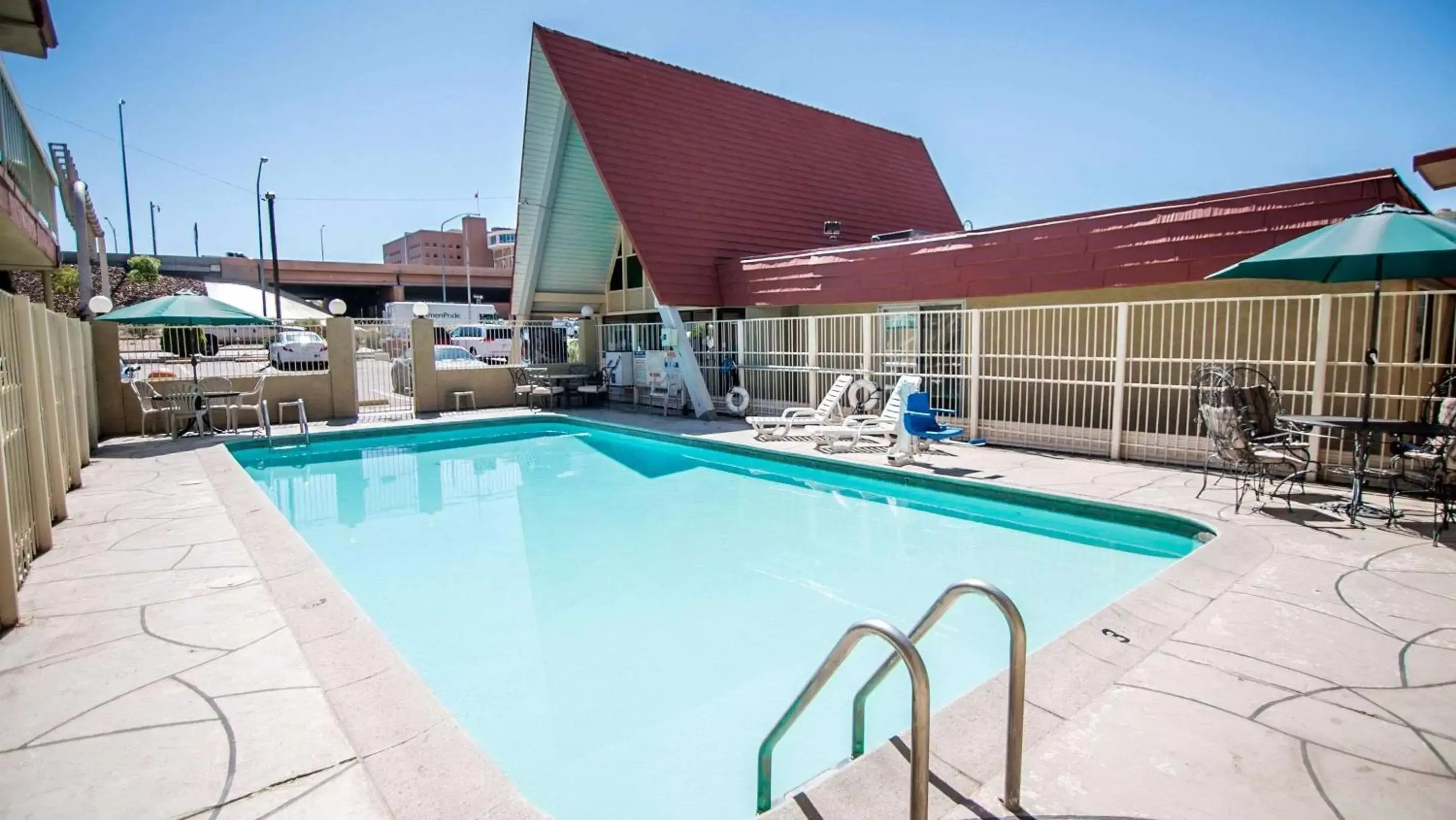 On site, Swimming Pool in Econo Lodge Downtown Albuquerque