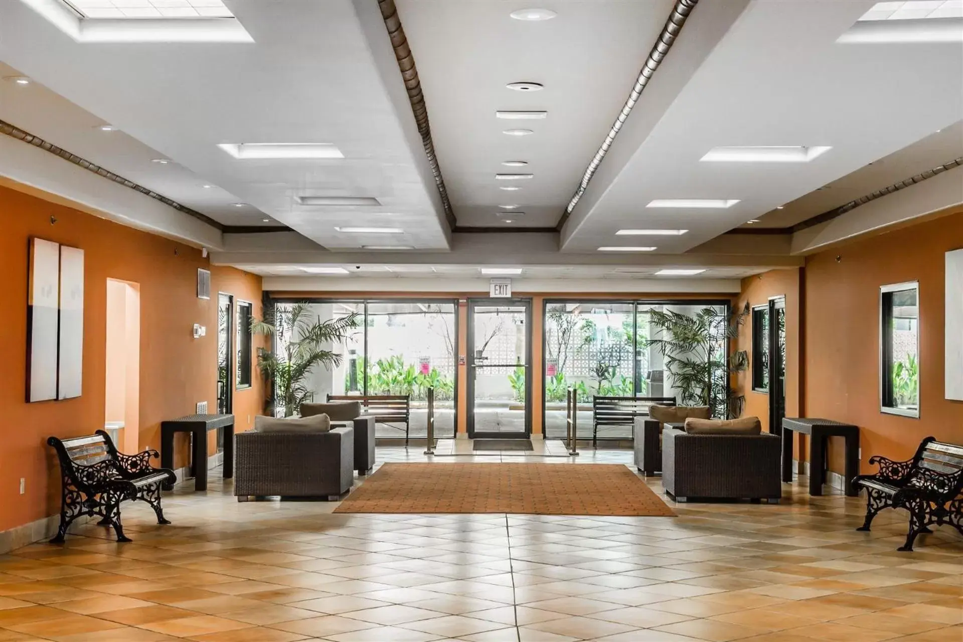 Lobby or reception, Restaurant/Places to Eat in Sunchase Inn & Suites