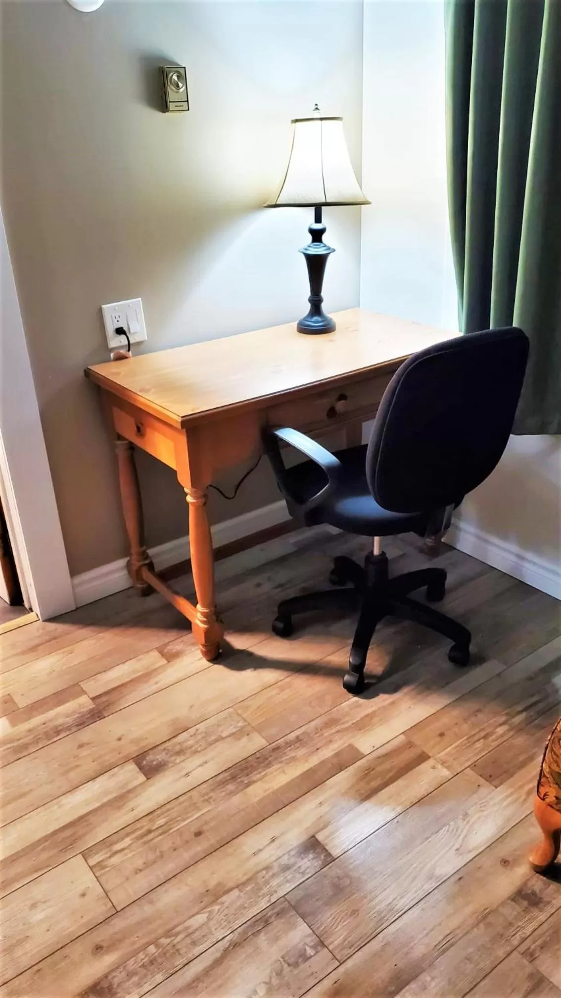 Seating area in Knights Inn Colonial Fireside Inn