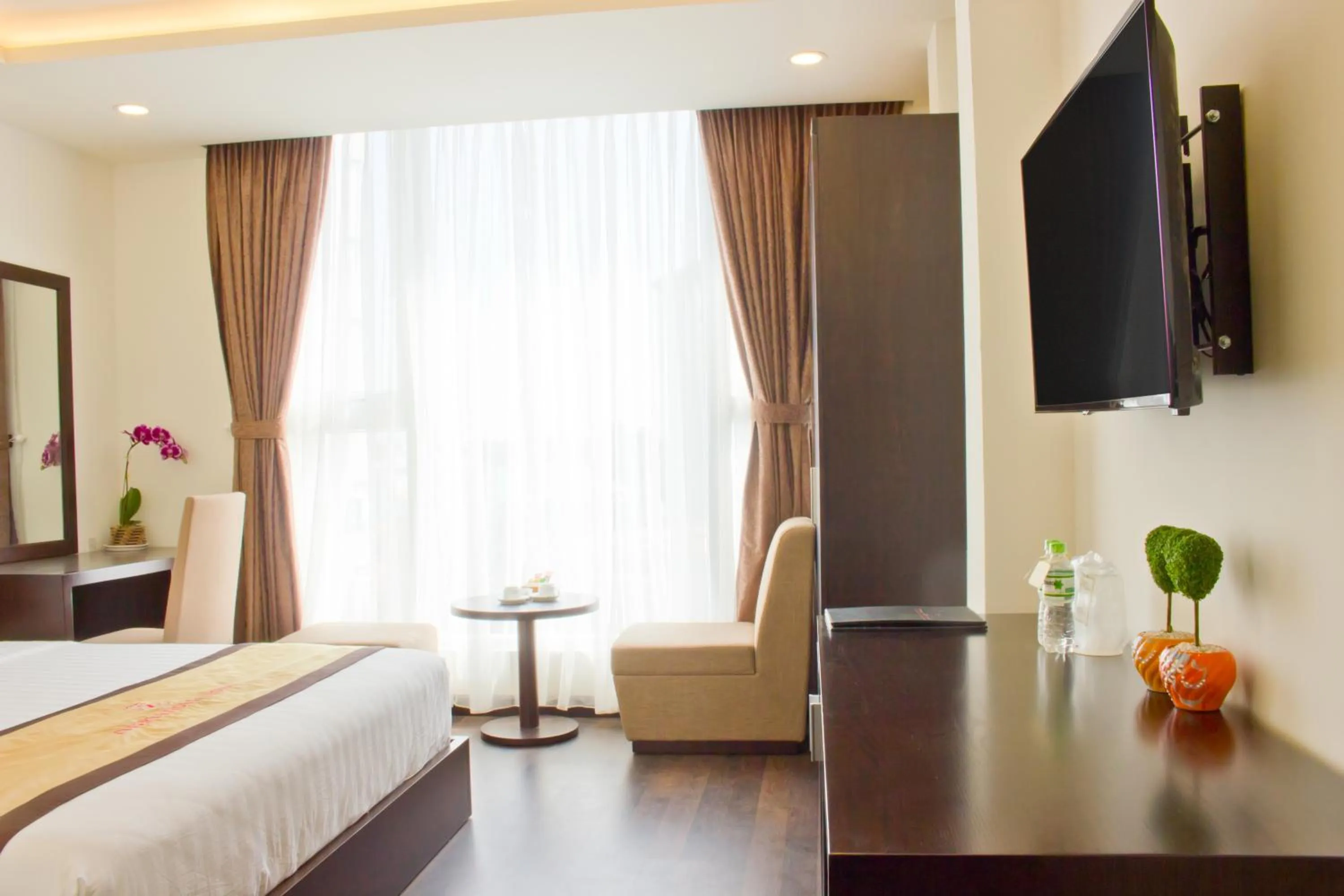 Photo of the whole room, Bed in International Hotel