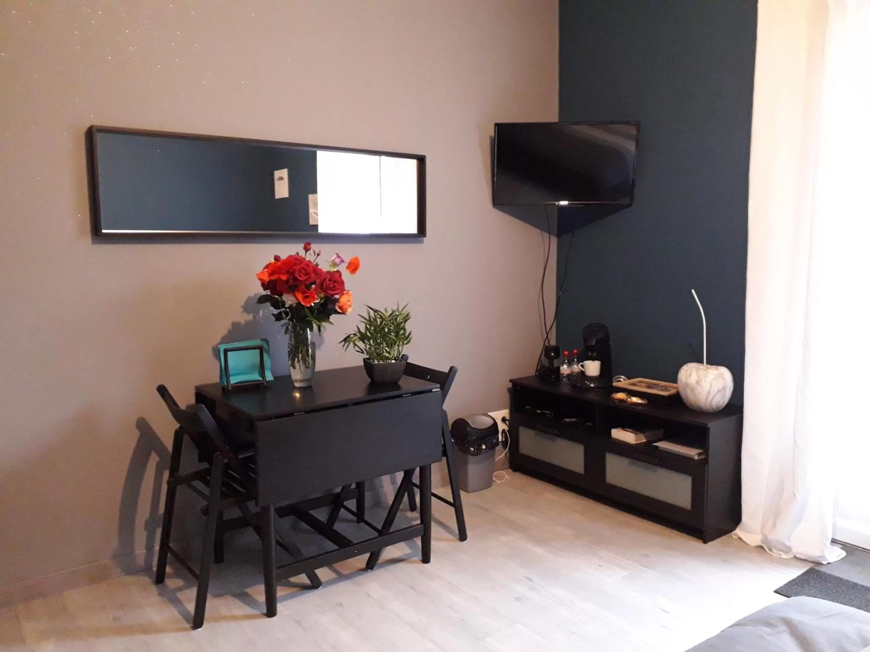 Coffee/tea facilities in La Villa Provençale