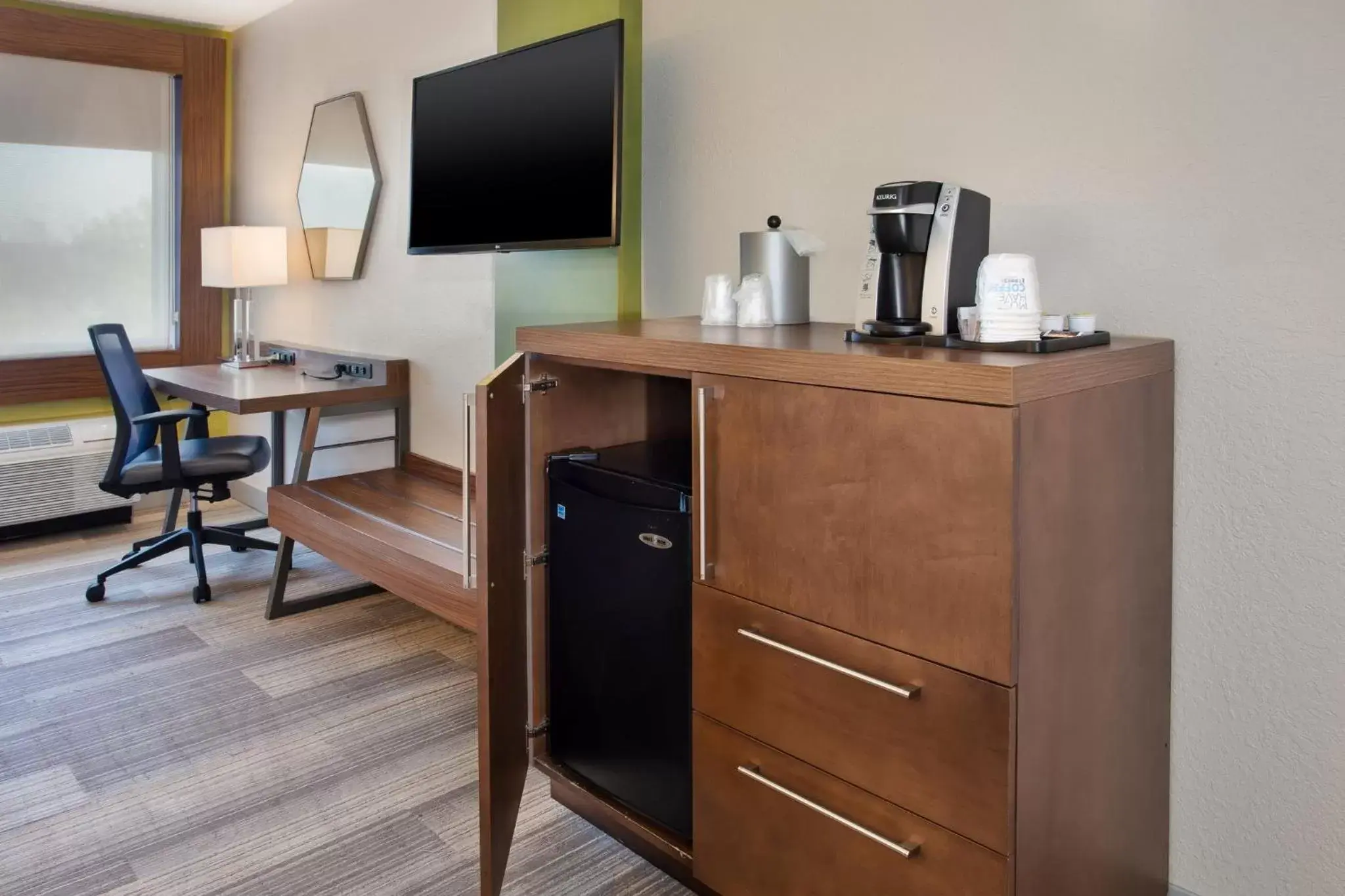 Photo of the whole room, TV/Entertainment Center in Holiday Inn Express Nashville Airport, an IHG Hotel