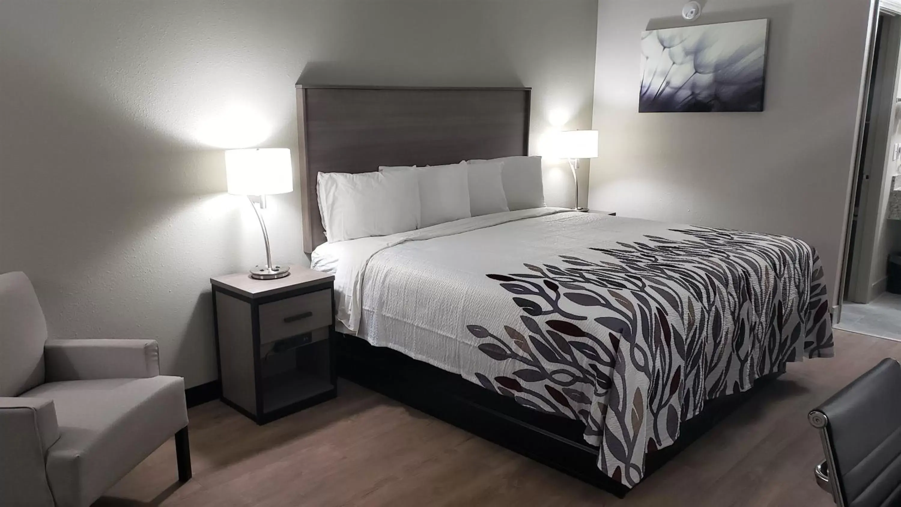 Bedroom, Bed in Red Roof Inn Cullman Bedroom, Bed in Red Roof Inn Cullman