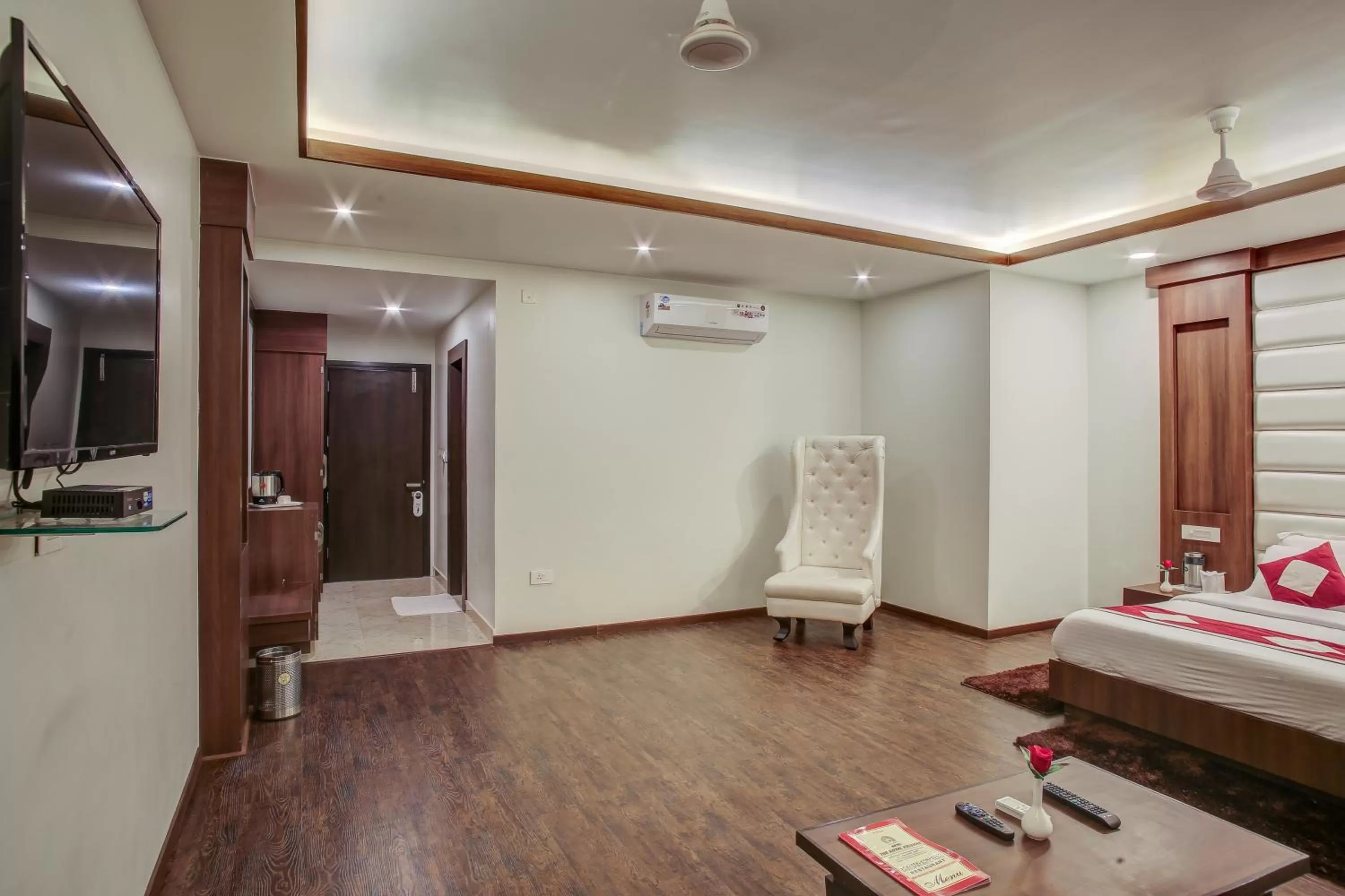 Bedroom, Bed in Hotel The Royal Krishna