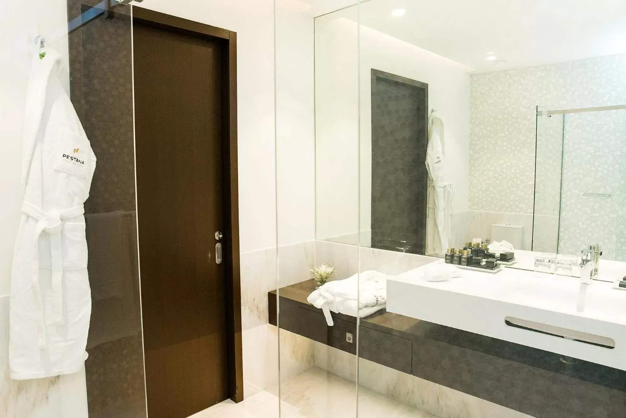 Bathroom in Pestana Porto - A Brasileira, City Center & Heritage Building