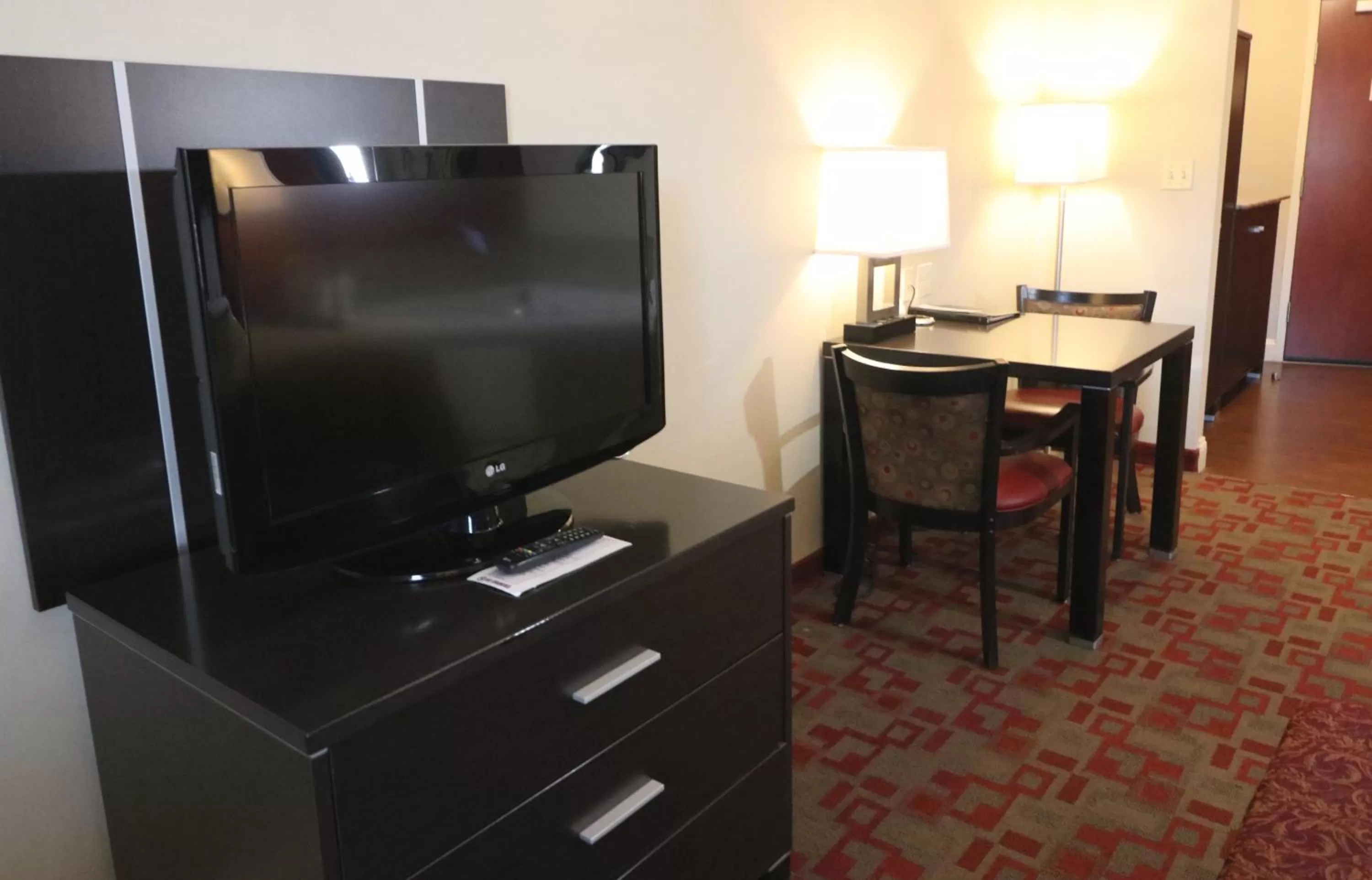 King Room with Roll-In Shower - Accessible/Non-Smoking in Clarion Inn Near Island Drive