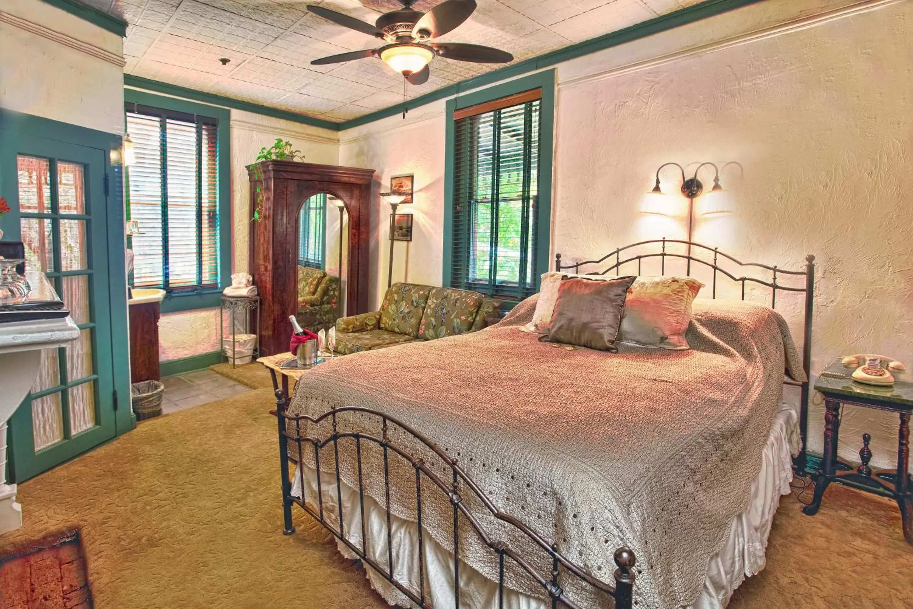 Photo of the whole room, Bed in St. Francis Inn - Saint Augustine