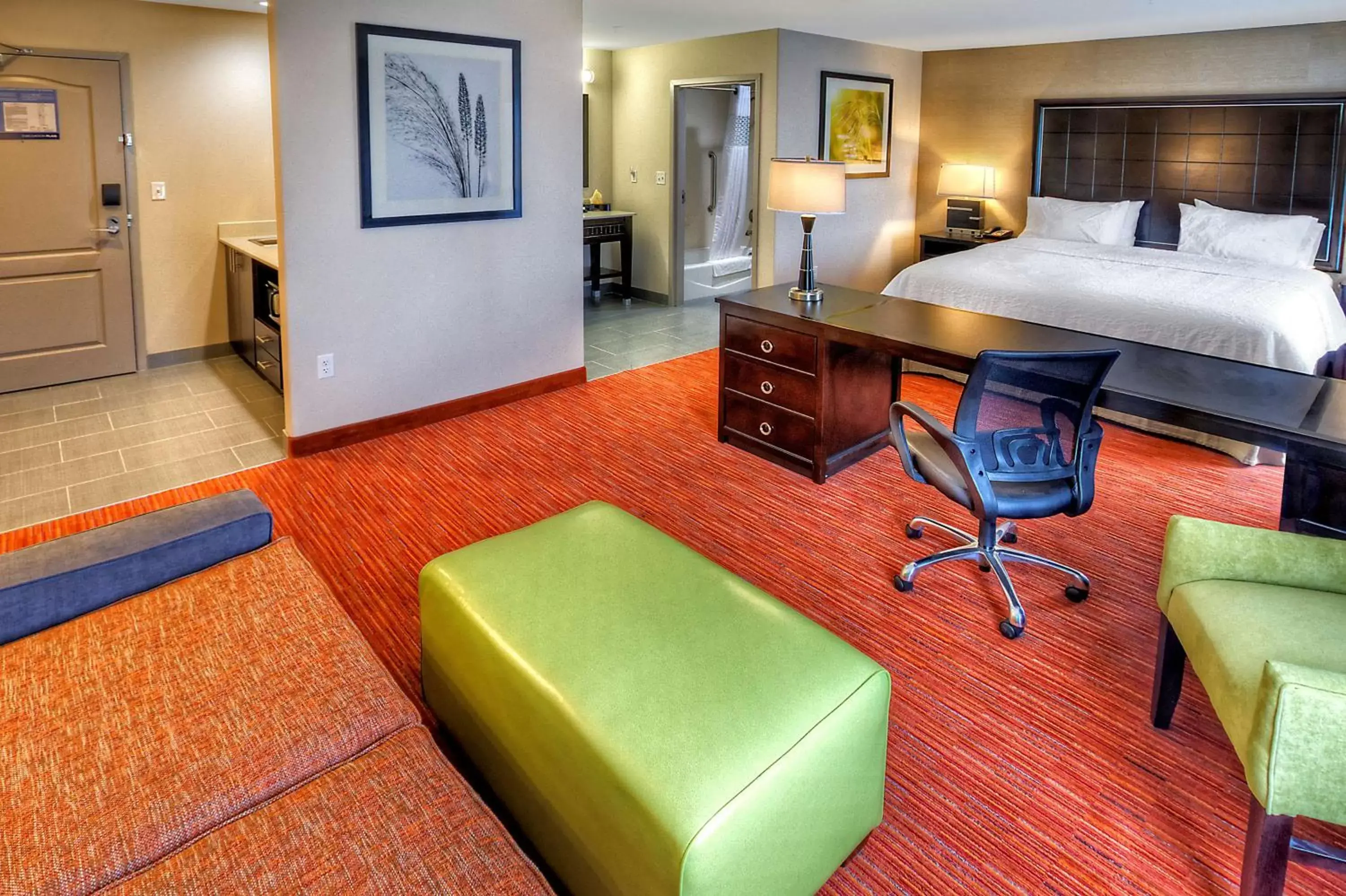 Living room, Bed in Hampton Inn and Suites Ada Living room, Bed in Hampton Inn and Suites Ada