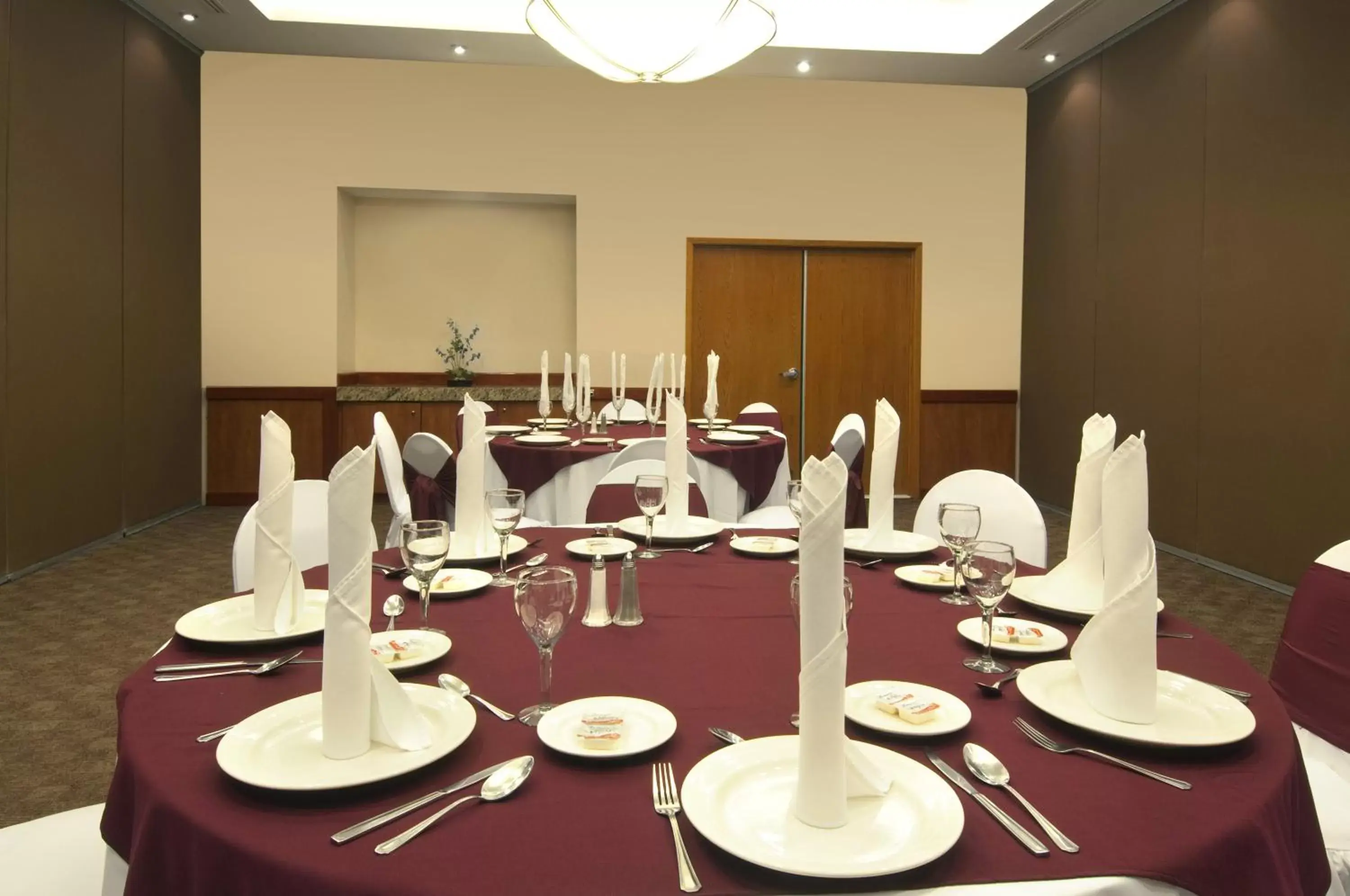 Meeting/conference room, Restaurant/Places to Eat in Fiesta Inn Poza Rica