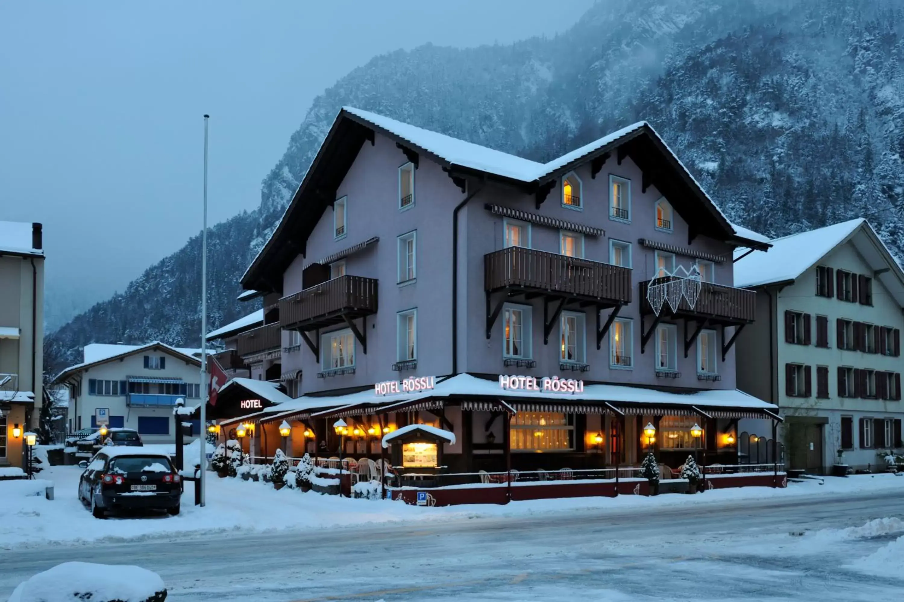 Facade/entrance, Winter in Hotel Rössli