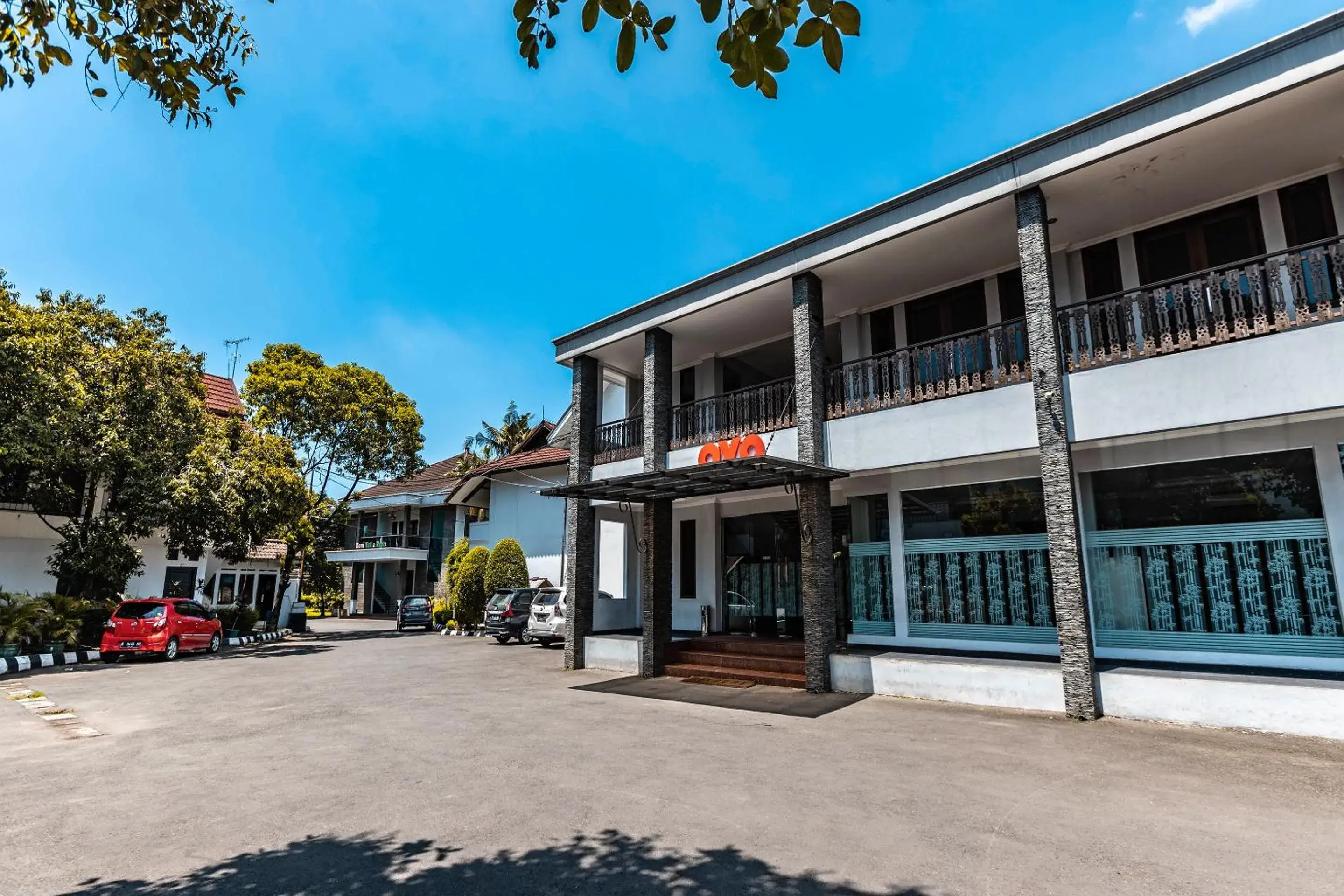 Facade/entrance, Property Building in OYO 686 Bunga Karang Hotel